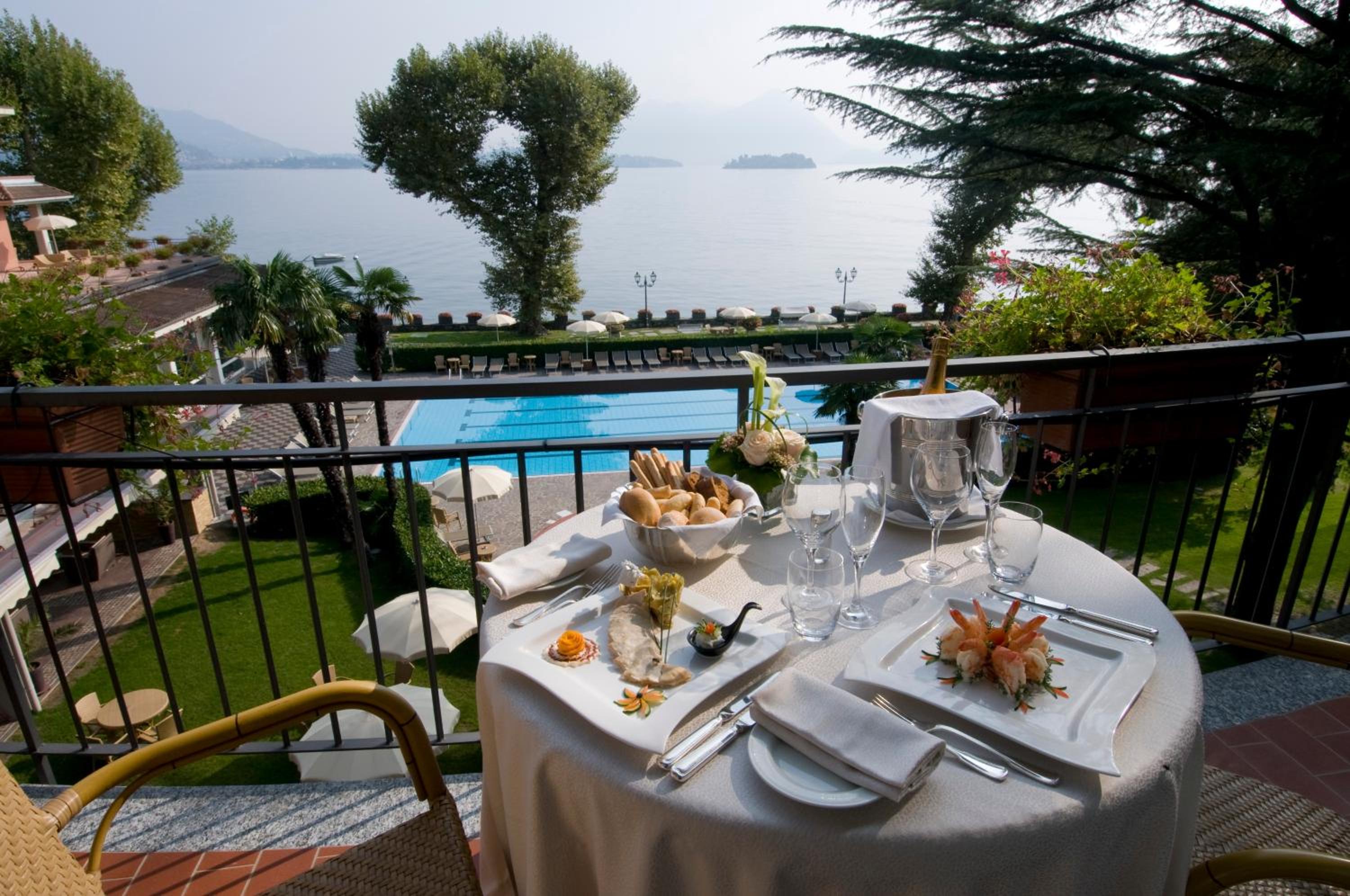 Classic Double Room with lake or side pool view - Photo 7