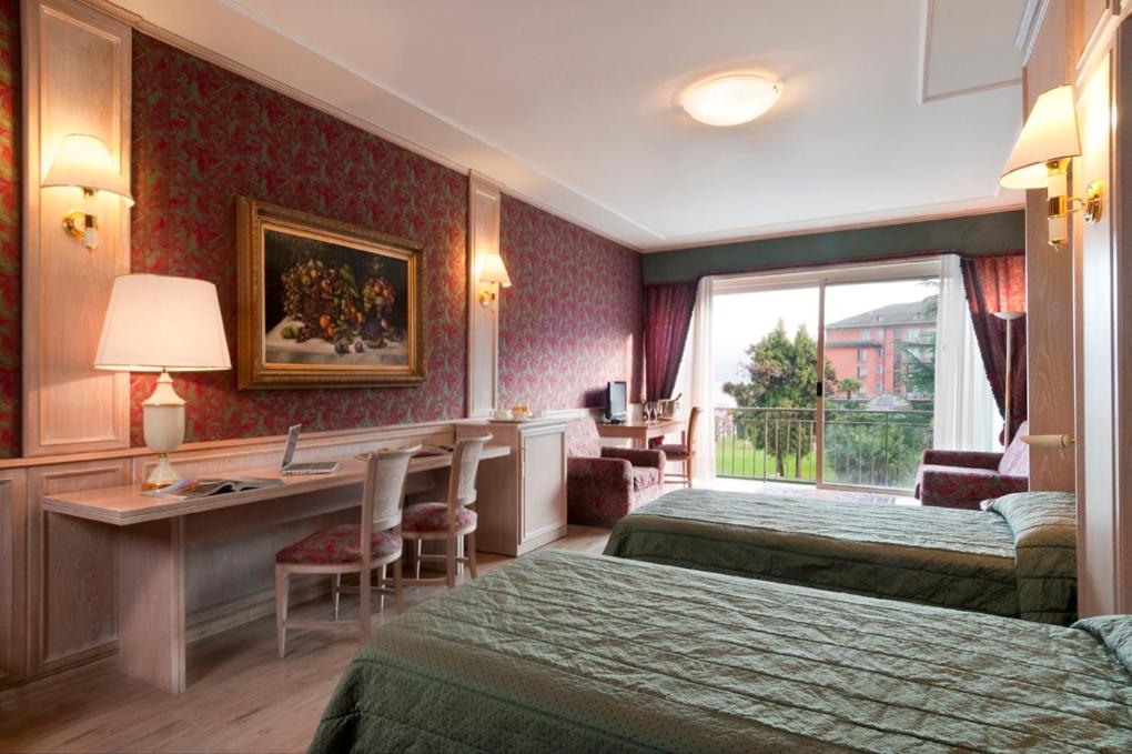 Classic Double Room with lake or side pool view - Photo 3
