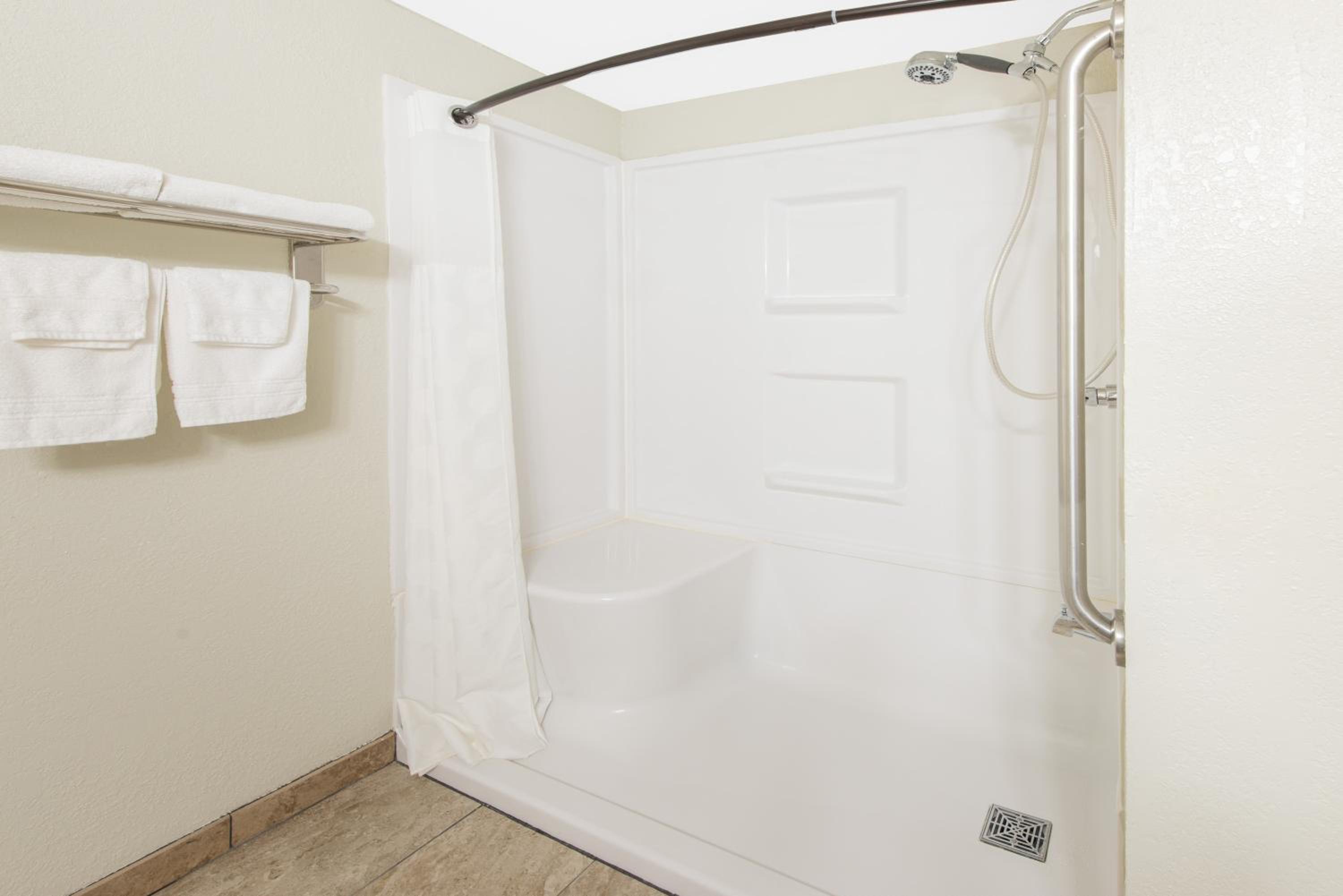 Queen Room - Mobility Access/Non-Smoking - Photo 2