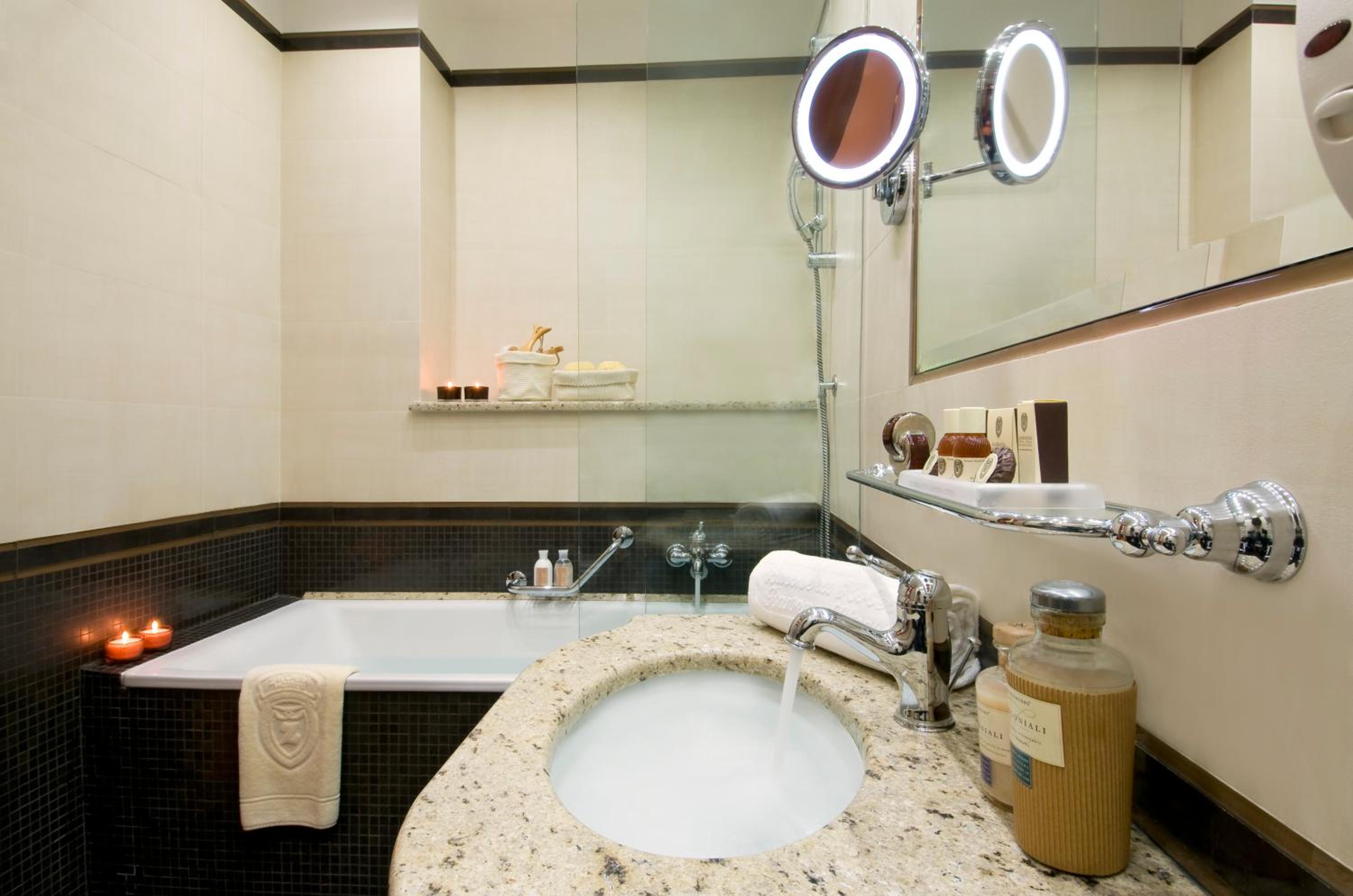 Classic Double or Twin Room - Mountain Side - Photo 4