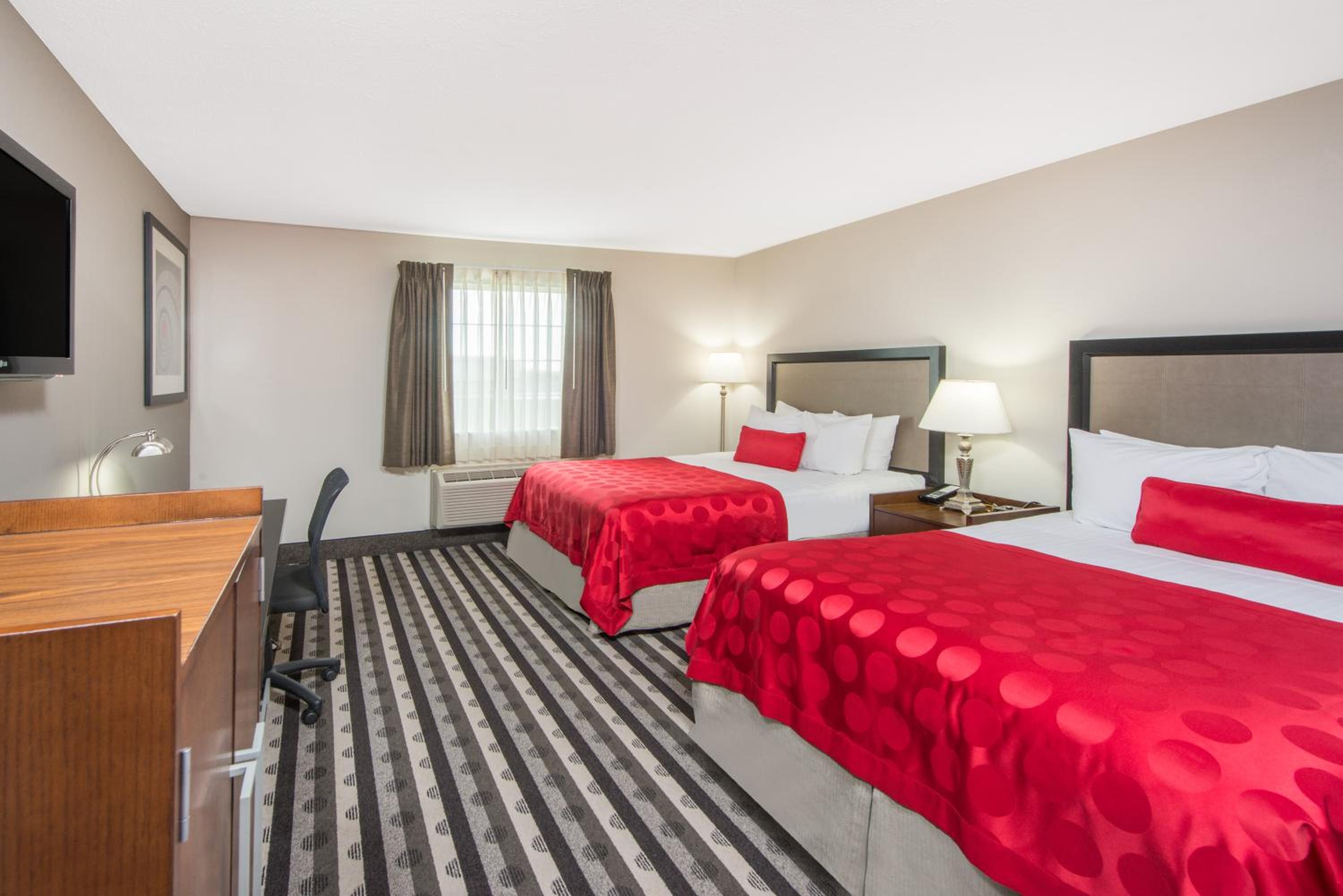 Queen Room with Two Queen Beds - Non-Smoking - Photo 1