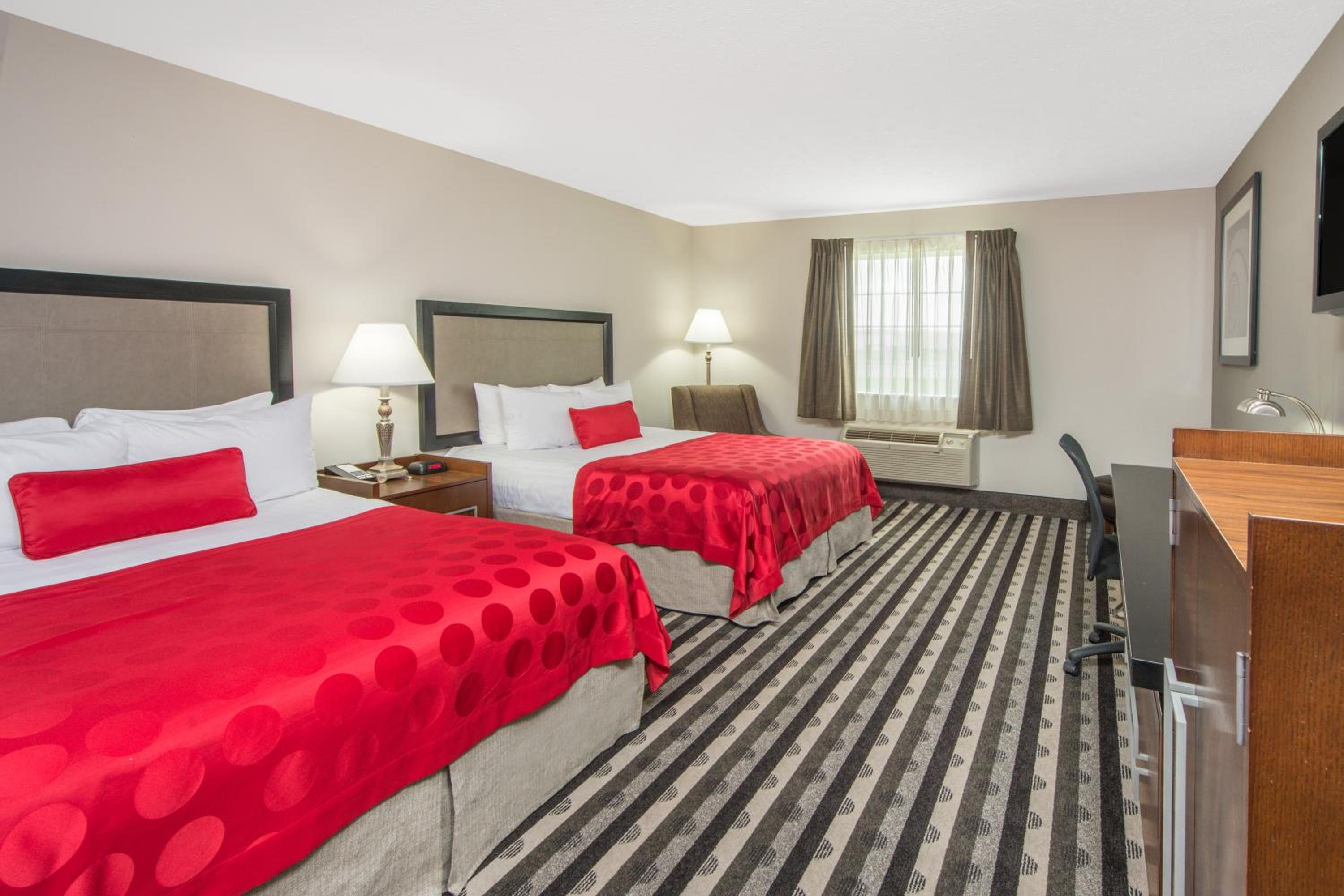 Queen Room with Two Queen Beds - Non-Smoking - Photo 2