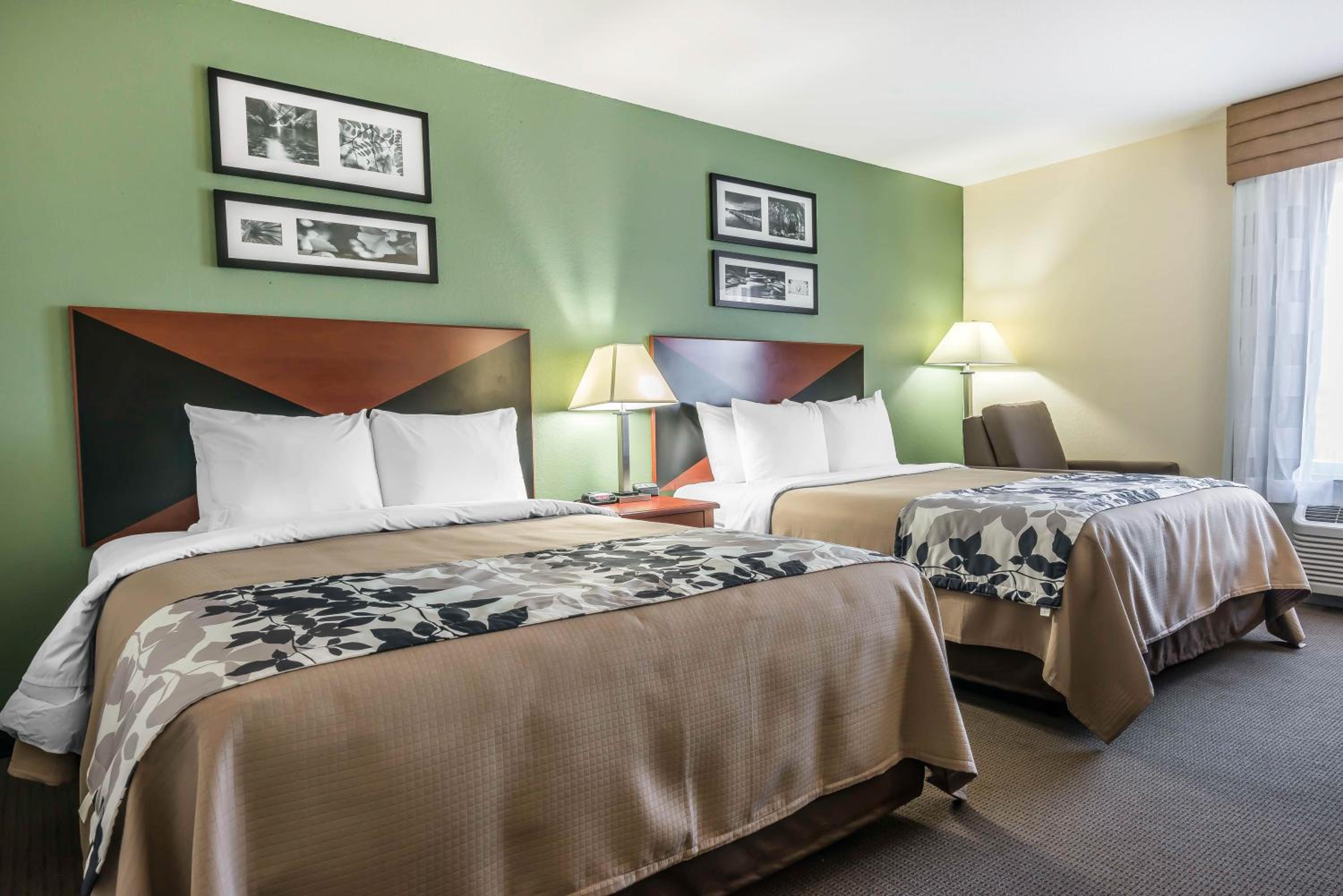 Queen Room with Two Queen Beds - Non-Smoking - Photo 1