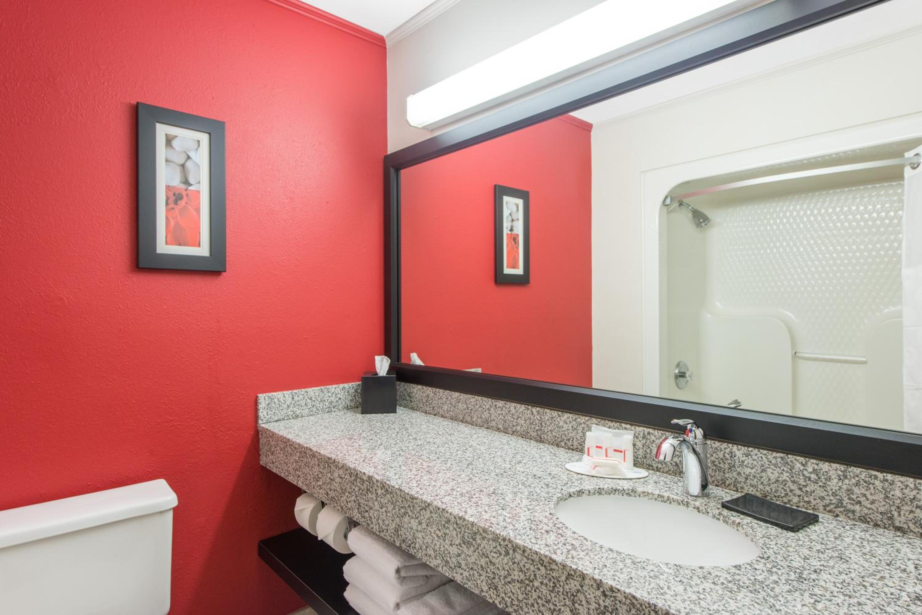 King Room - Non-Smoking - Photo 2