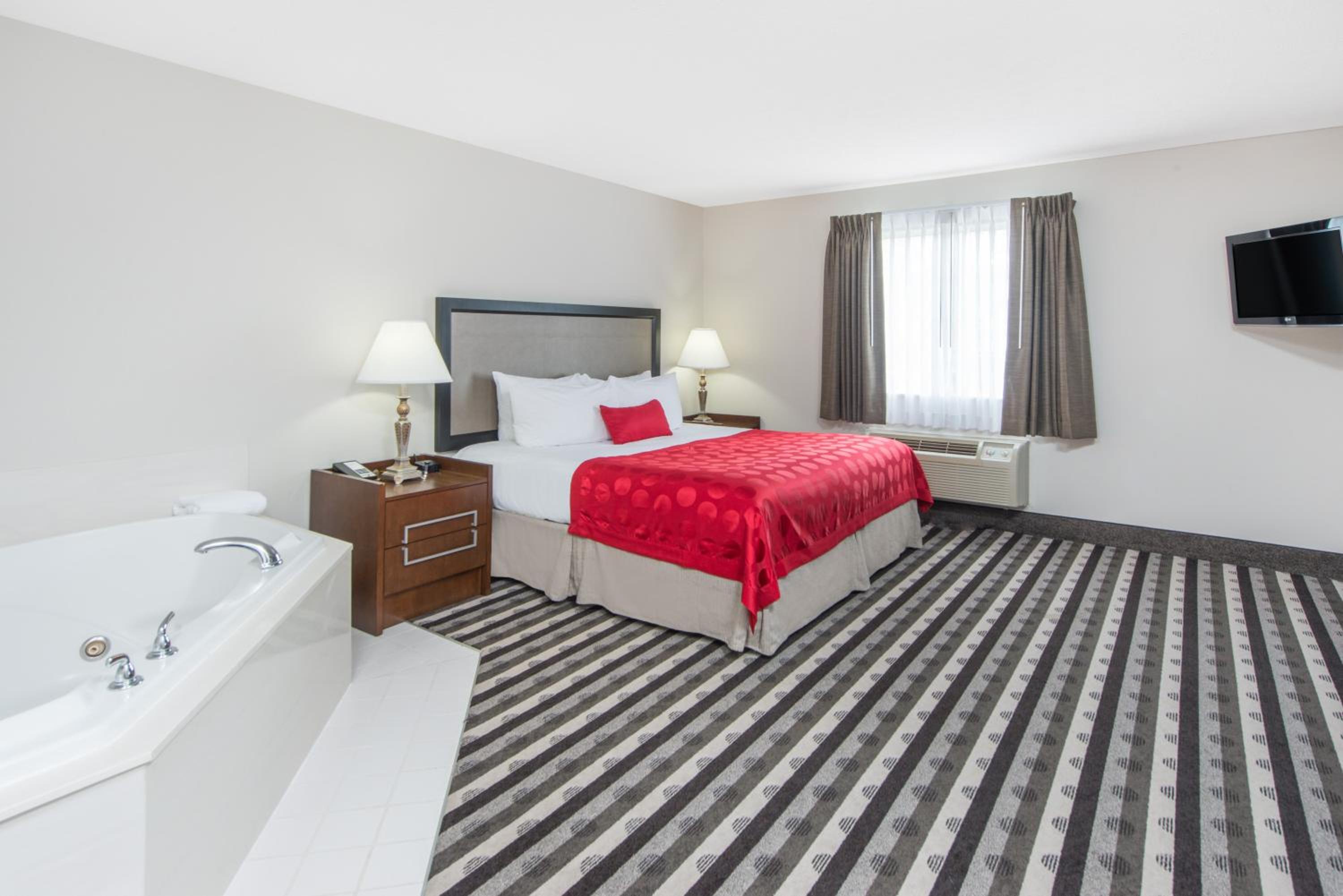Deluxe King Room - Non-Smoking - Photo 4