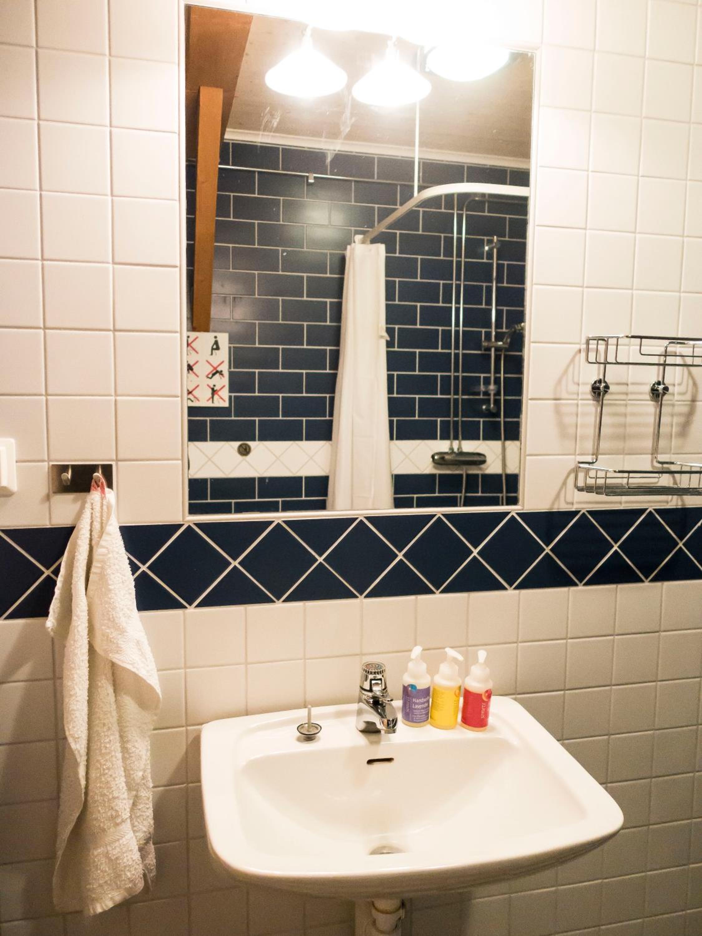 Double or Twin Room with Shared Bathroom photo 2