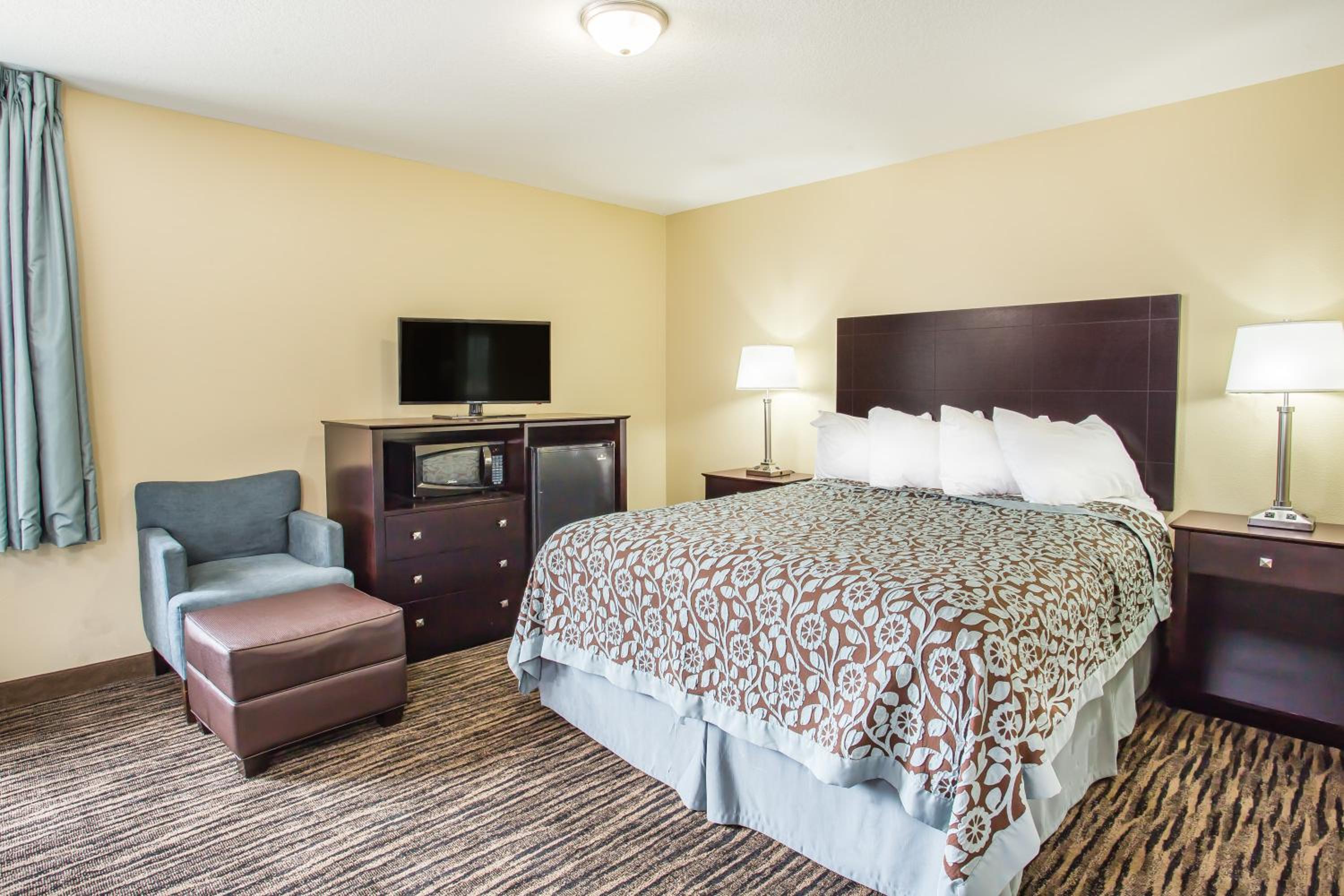 King Room - Non-Smoking - Photo 2