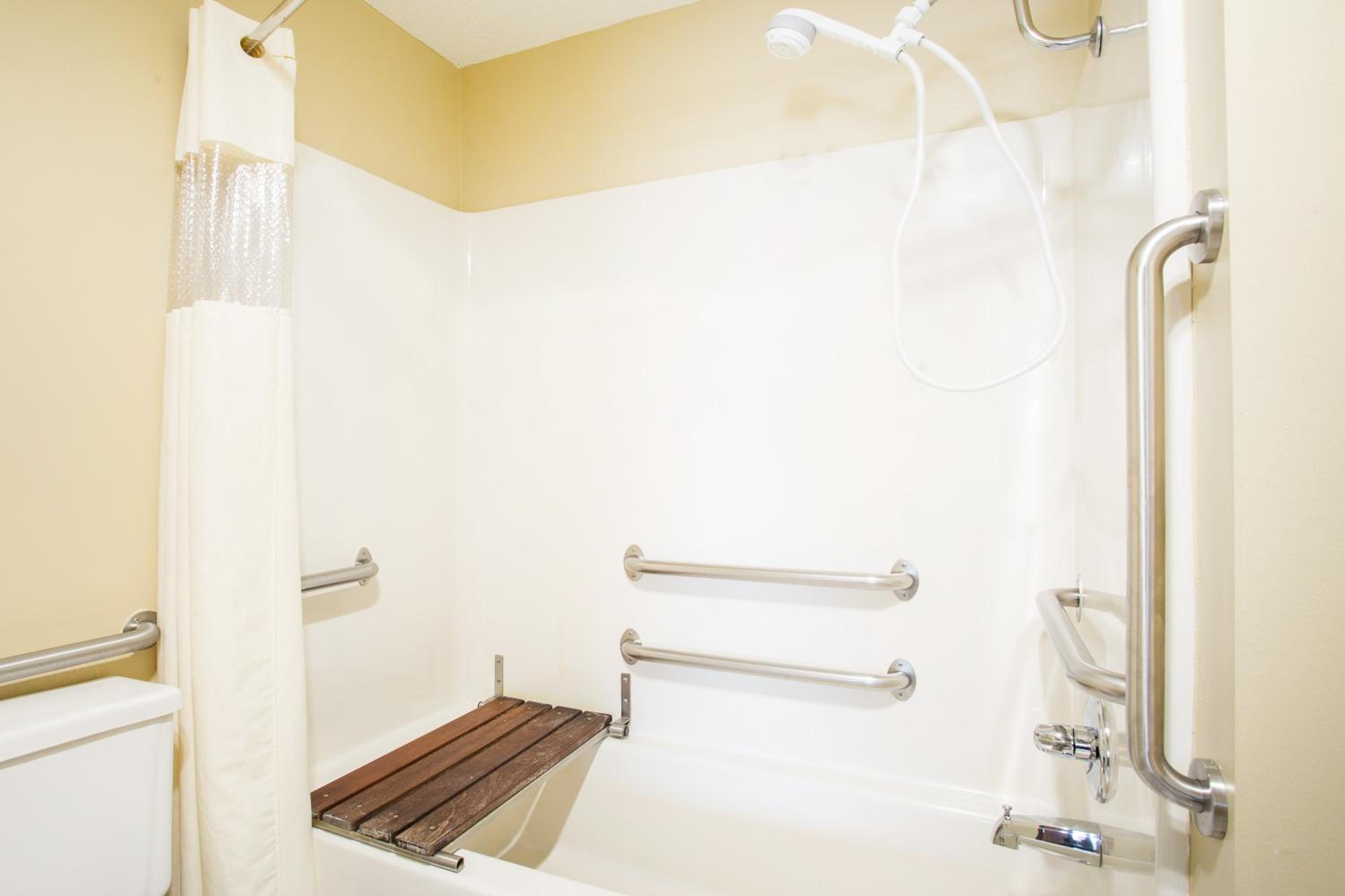 King Room - Disability Access - Non-Smoking - Photo 2