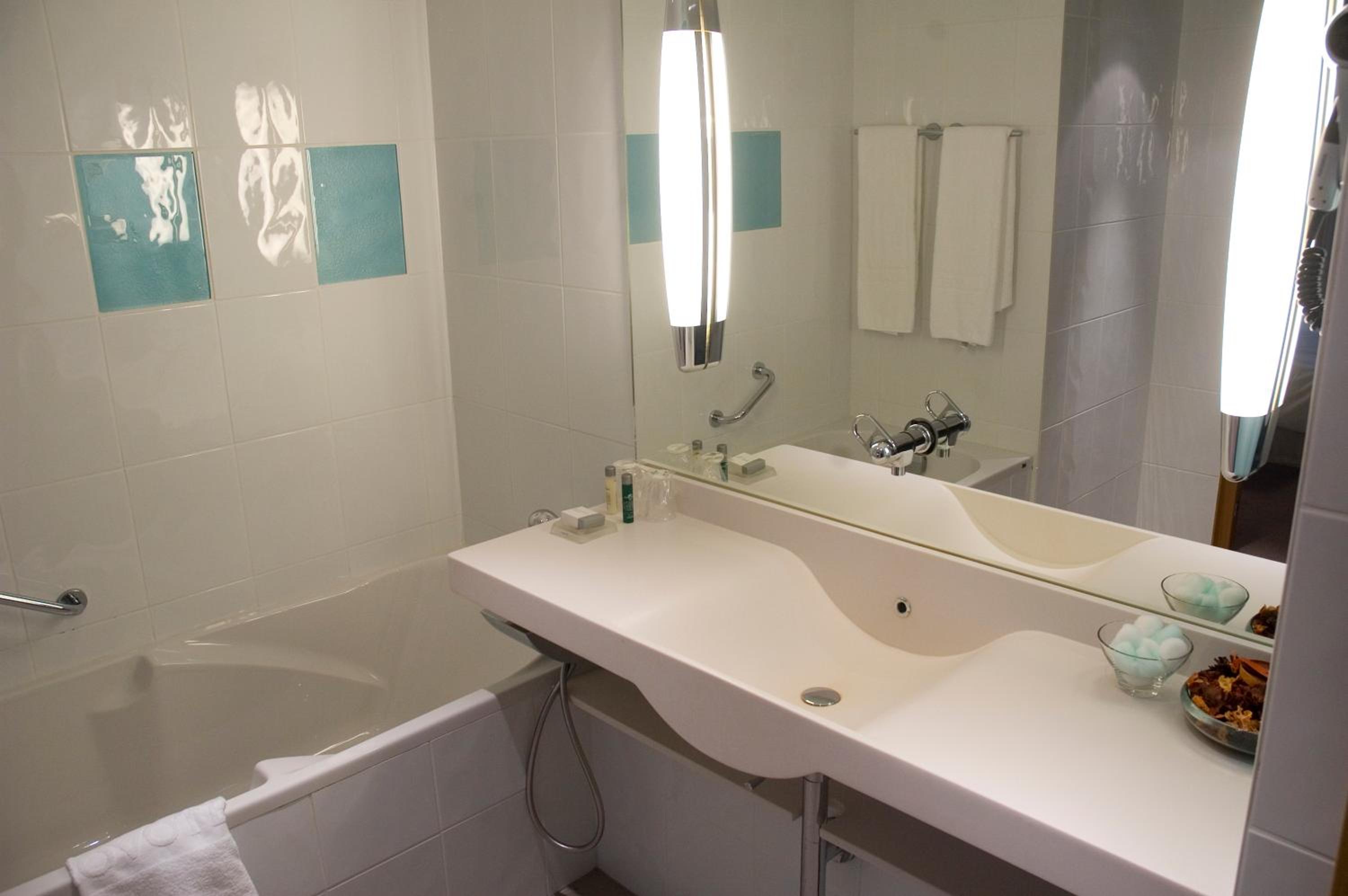 Executive Room with One Double Bed - Photo 8