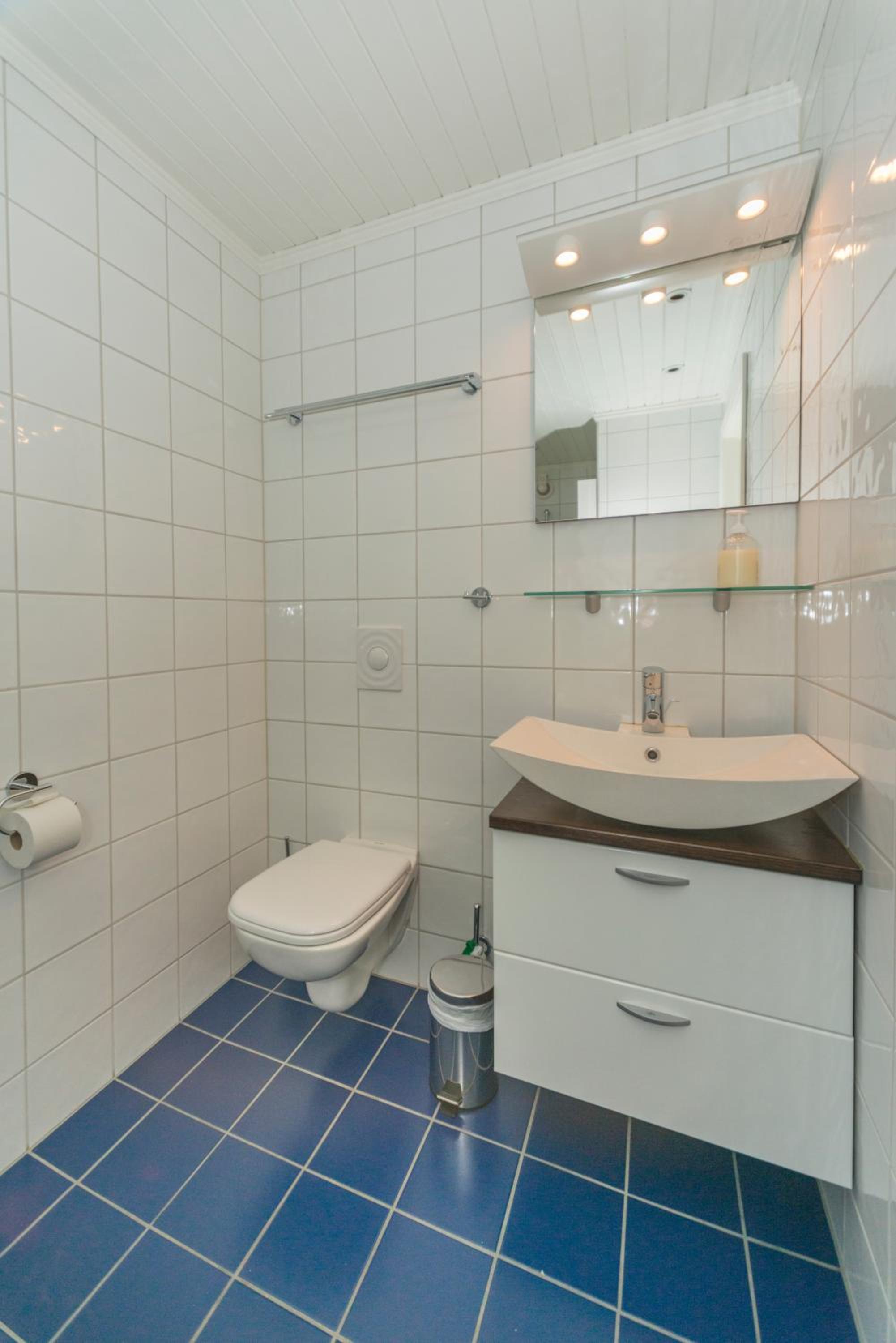 Apartment with Terrace - Photo 8