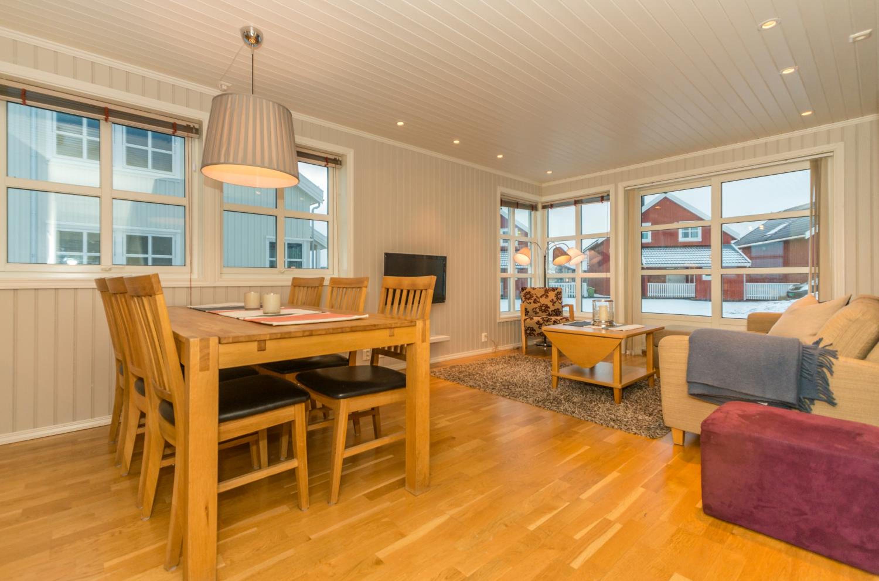 Apartment with Terrace - Photo 28