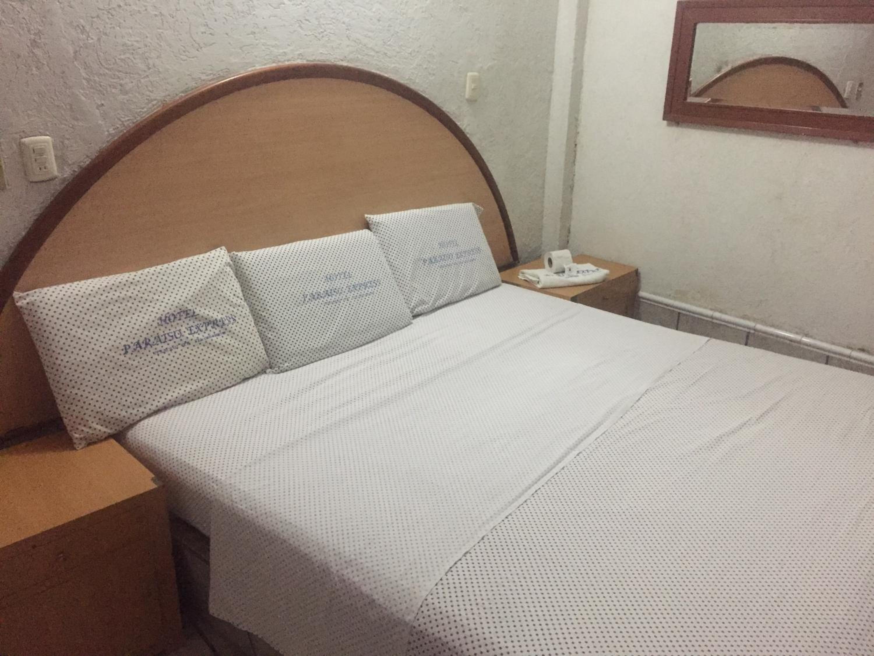 Deluxe King Room - Photo 1