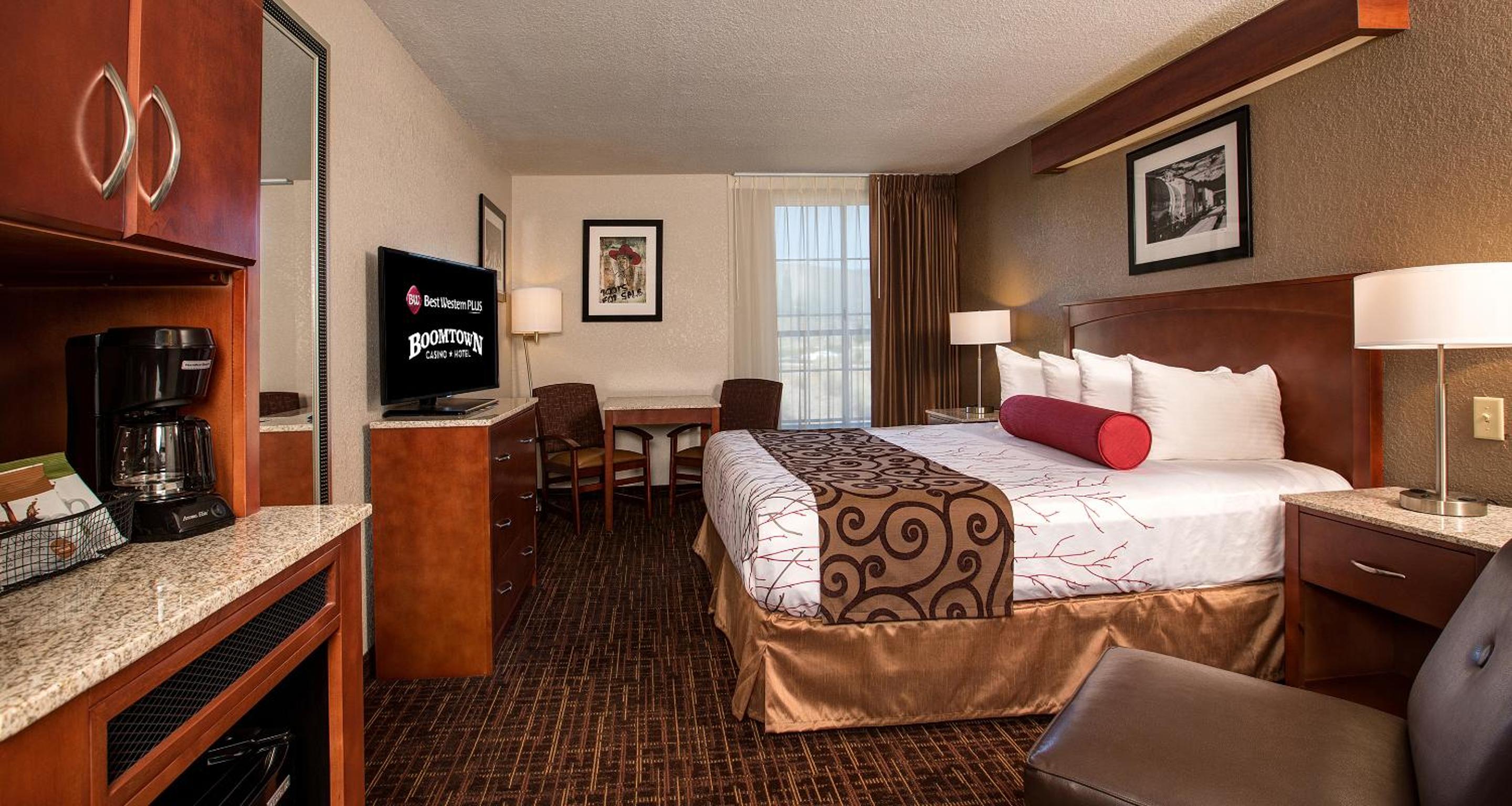 Standard King Room - Non-Smoking  - Photo 6