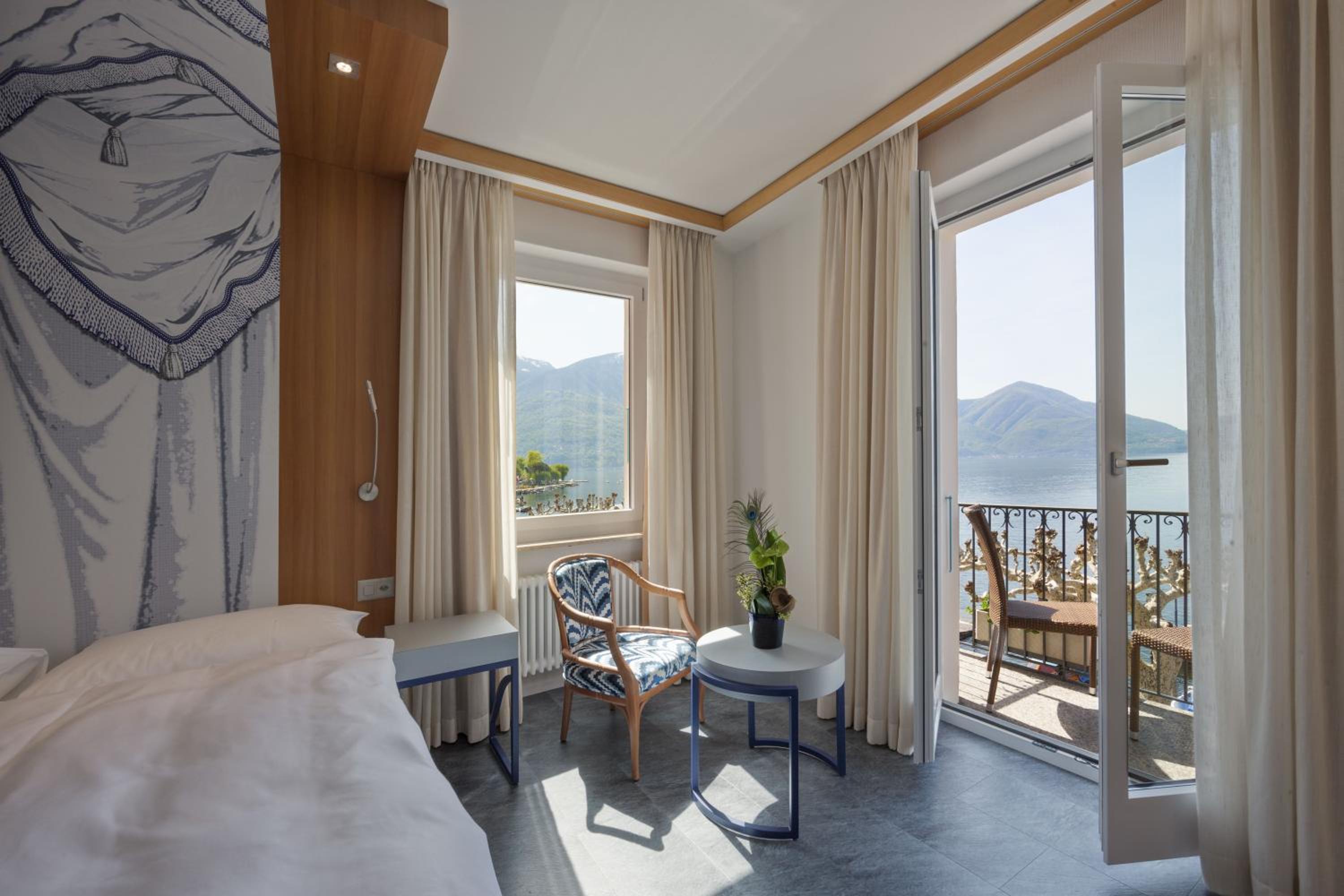 Twin Room with Balcony and Lake View photo 2