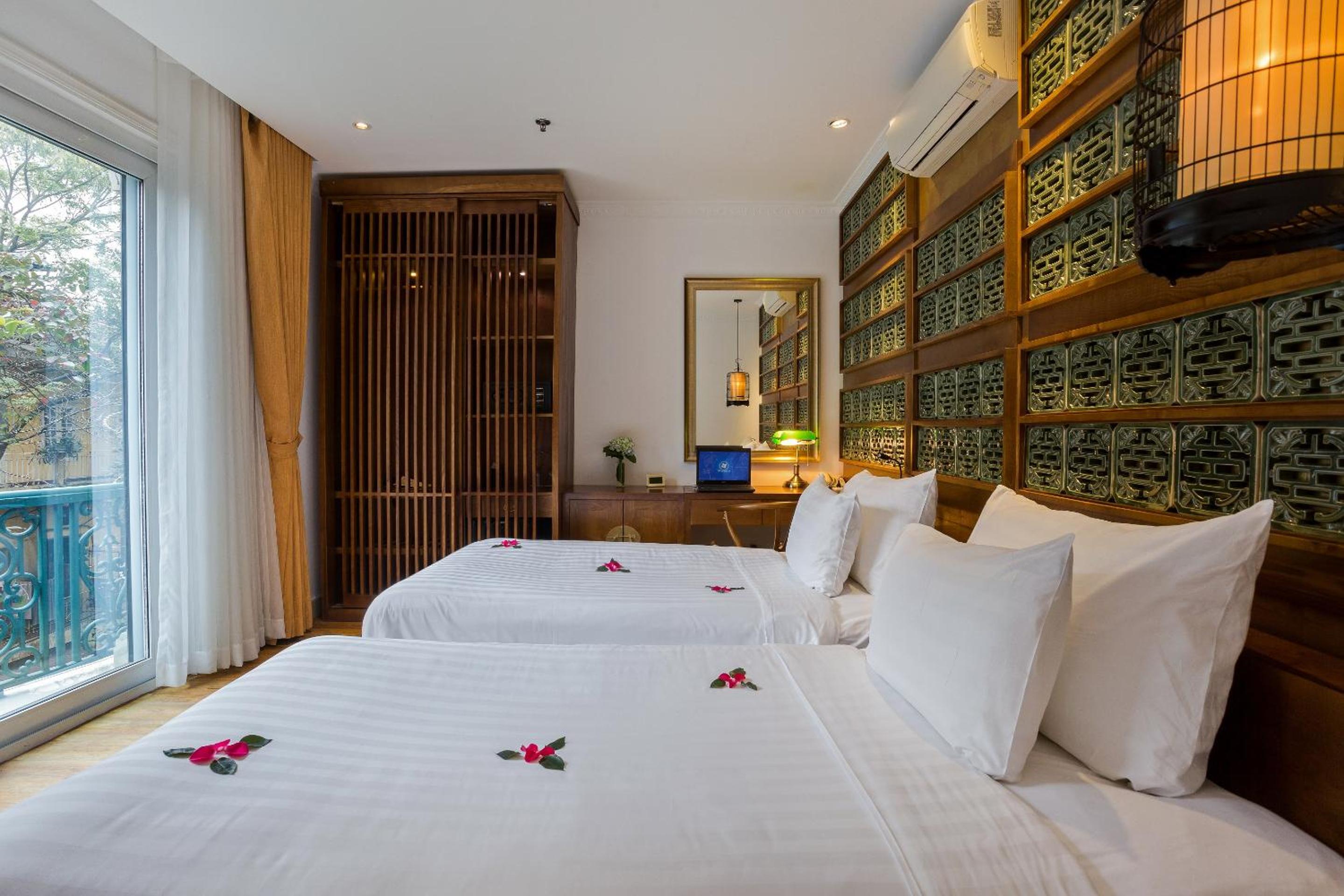 Deluxe Double or Twin Room with City View photo 2