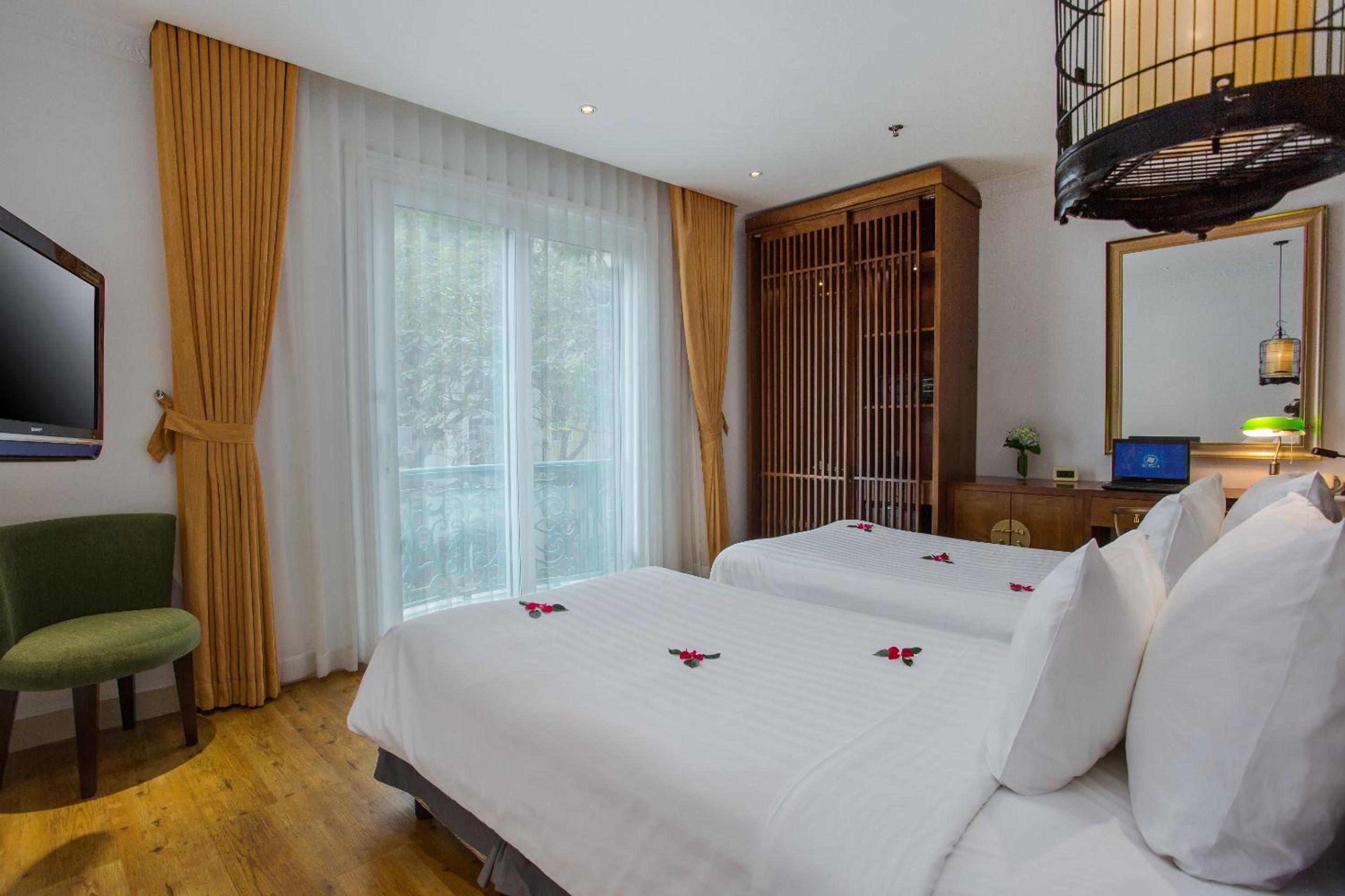 Deluxe Double or Twin Room with City View photo 3