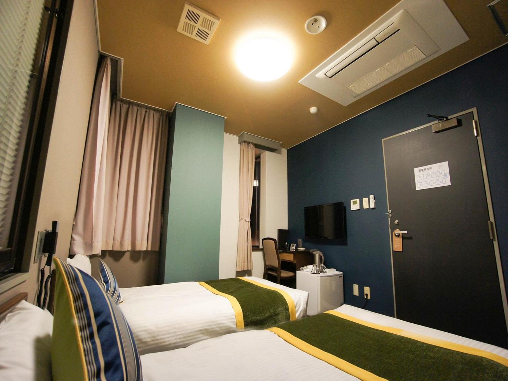 Twin Room - Non-Smoking photo 1
