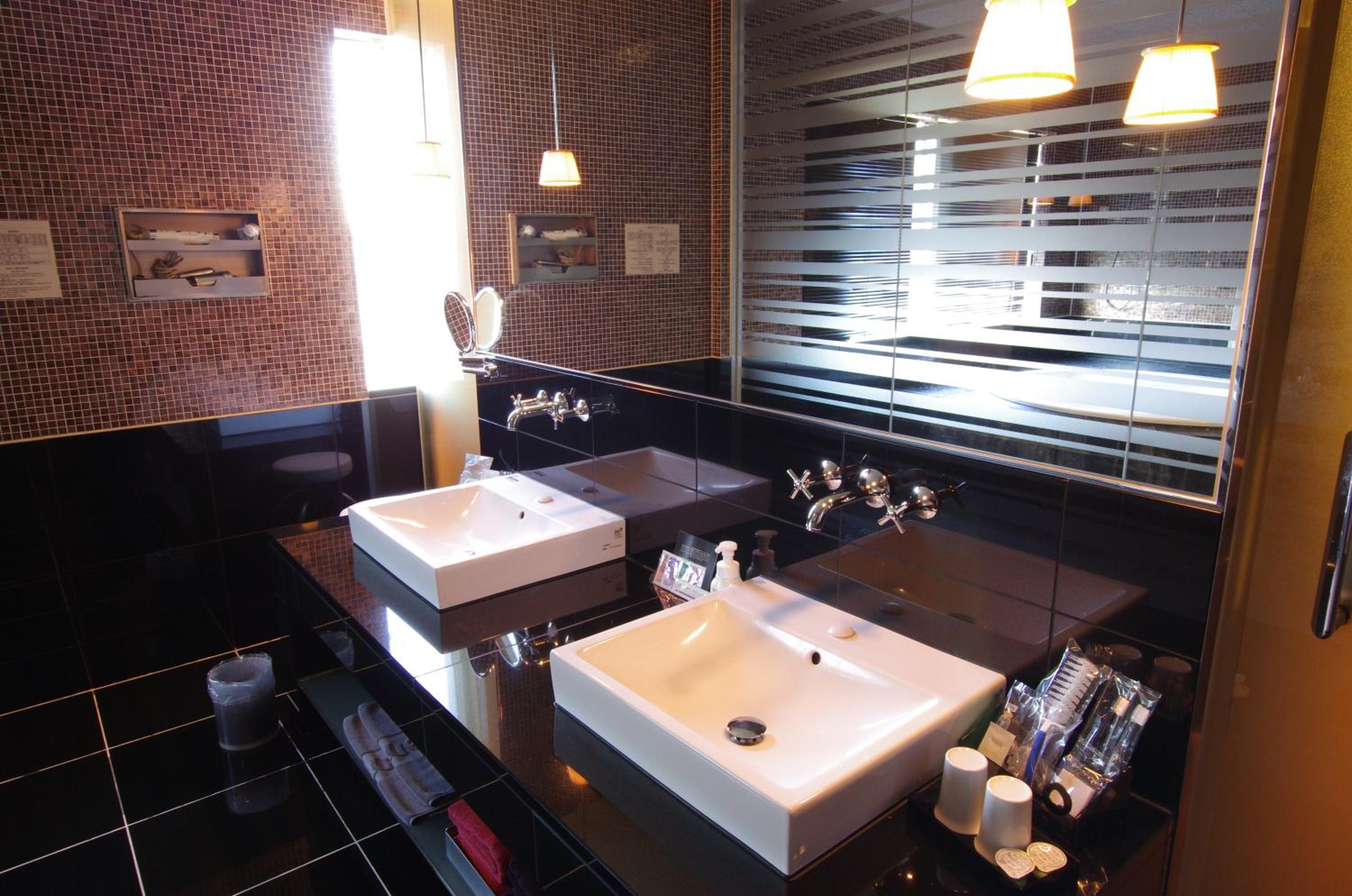 Premium Double Room - Smoking - 15:00 Check in - Photo 2