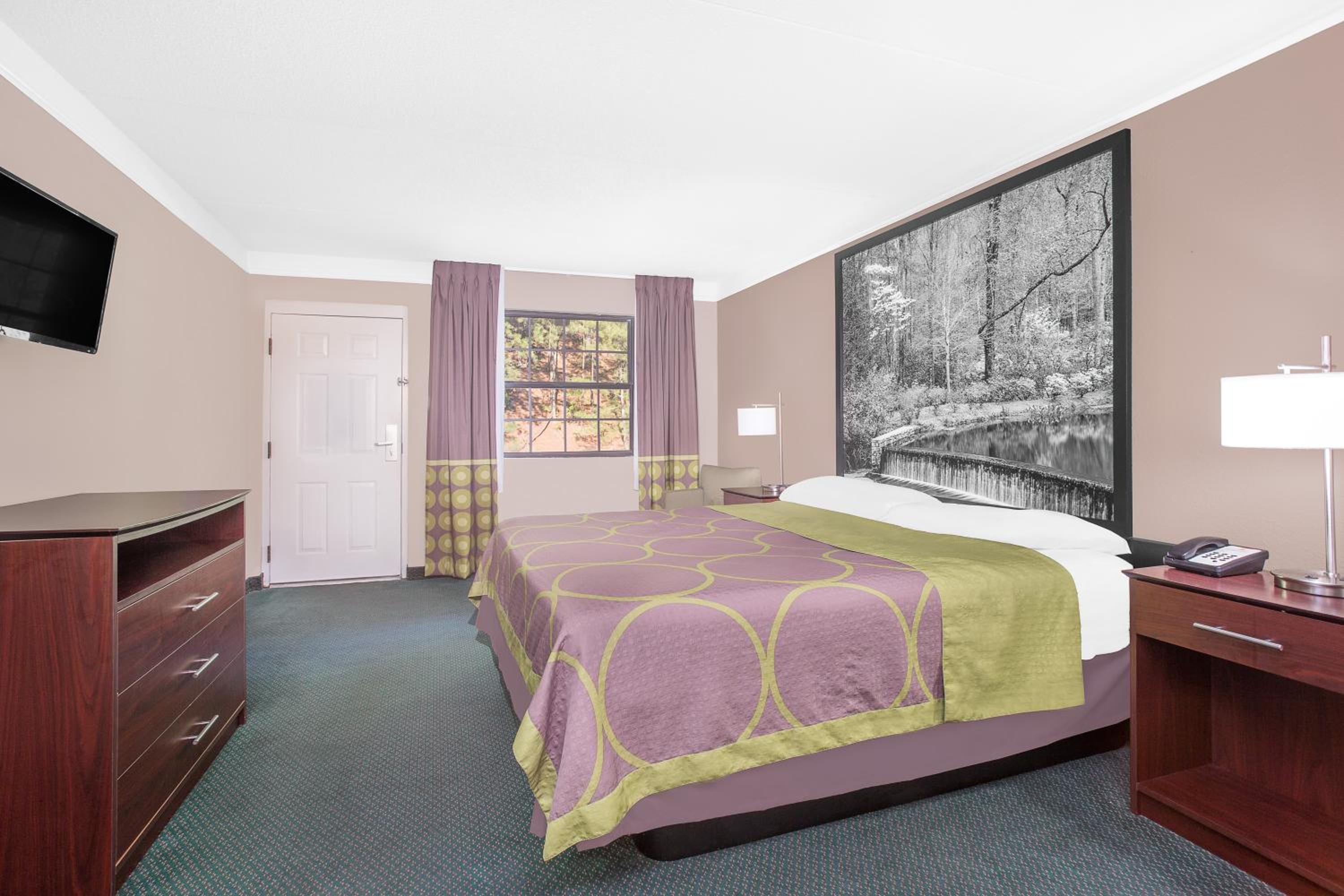 King Room - Non-Smoking - Photo 9