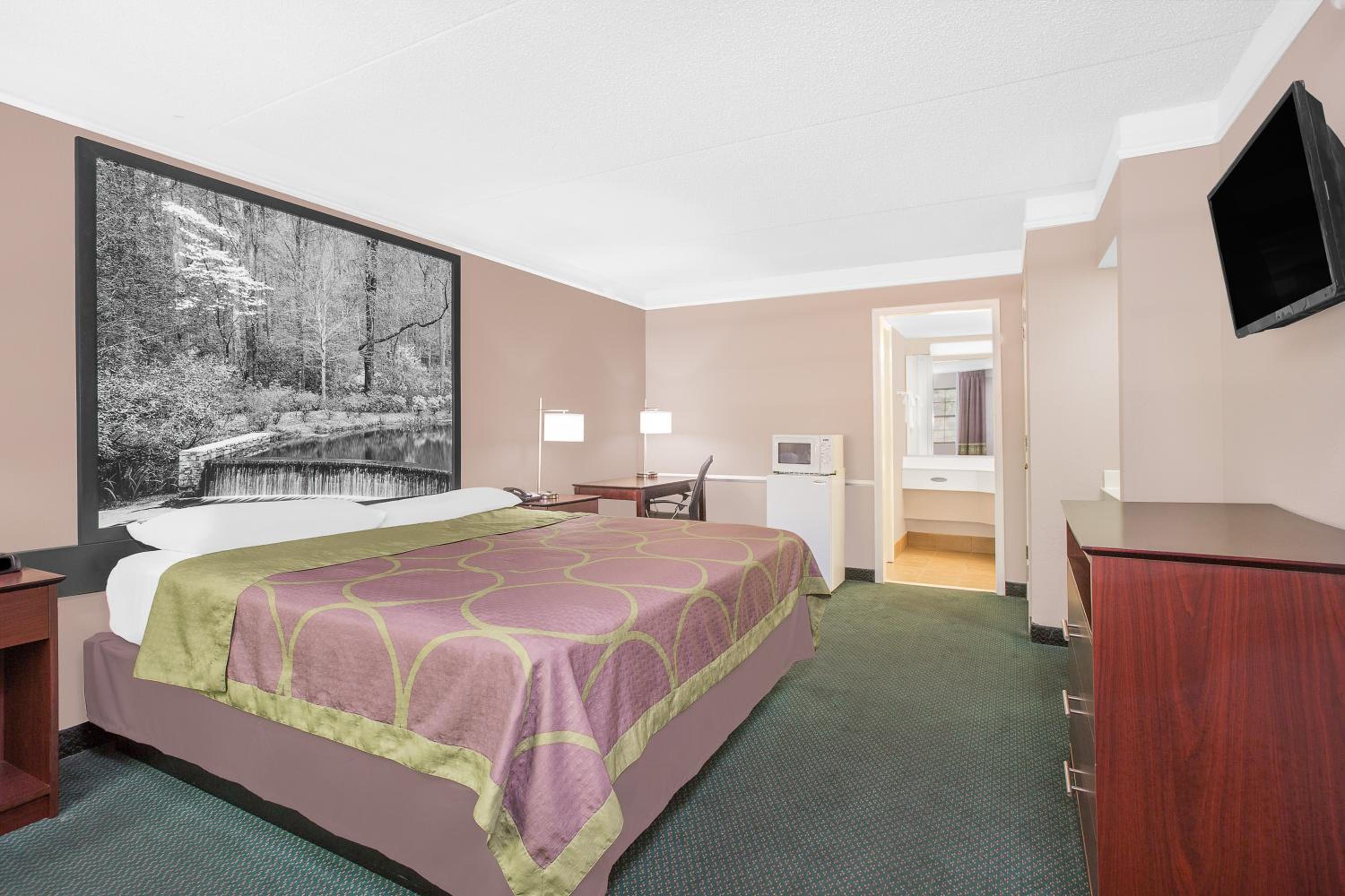 King Room - Non-Smoking - Photo 8