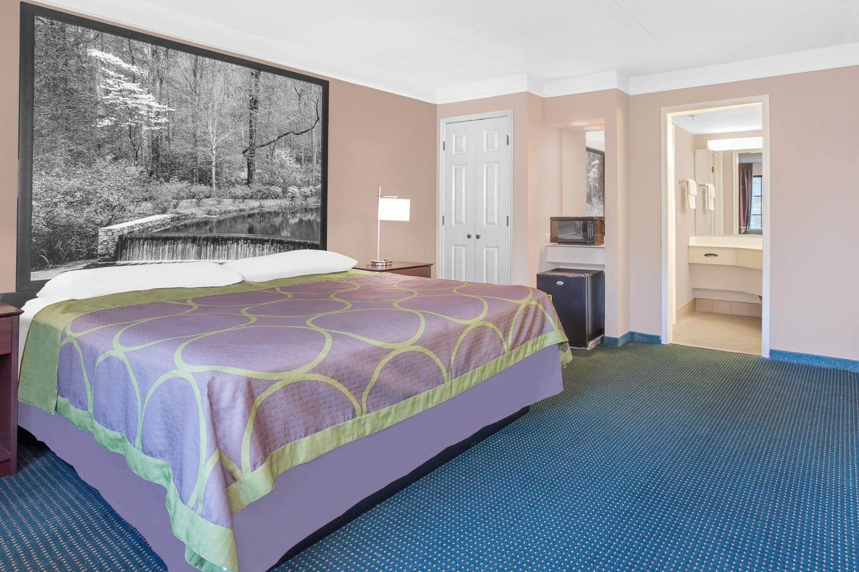 King Room - Non-Smoking - Photo 6