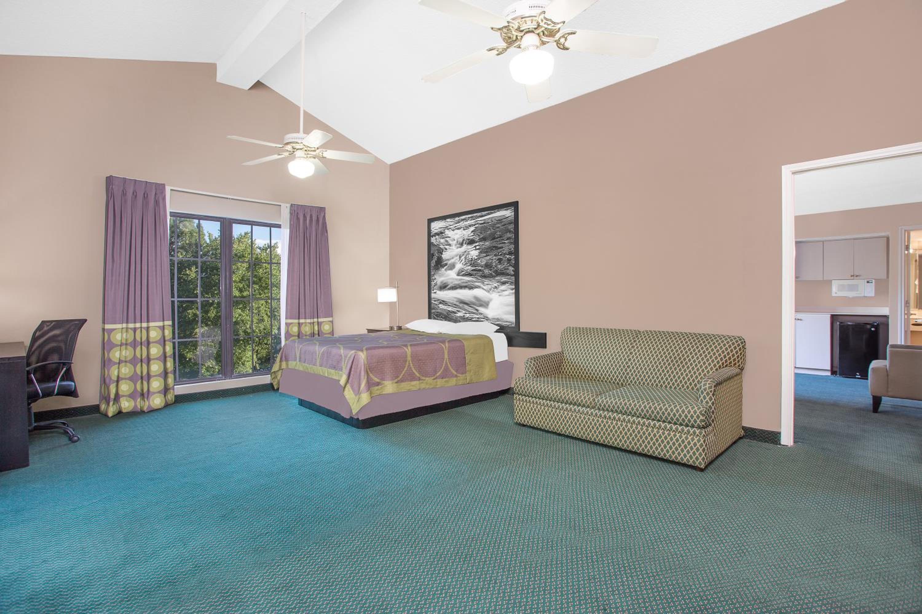 King/Queen Studio Suite - Non-Smoking - Photo 2