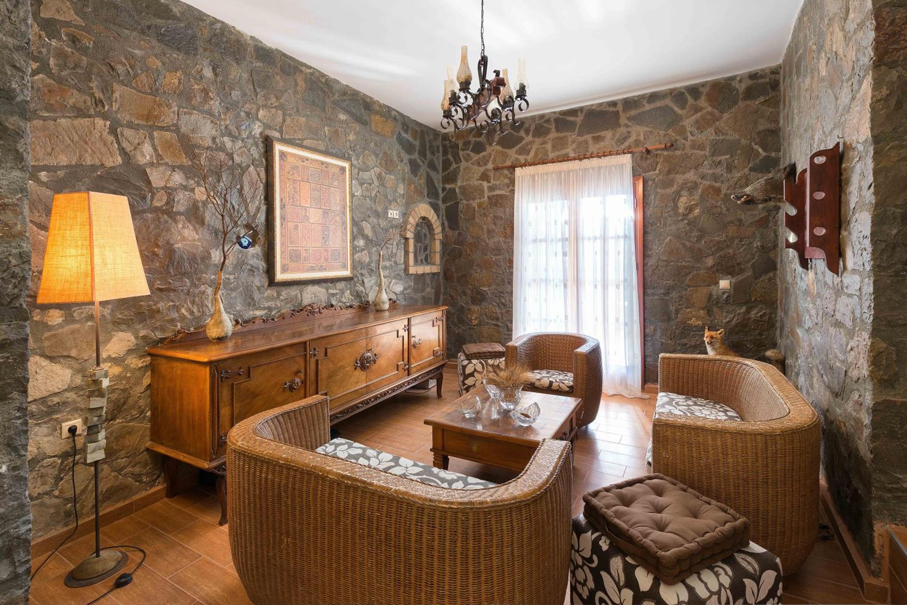 Five-Bedroom House photo 2