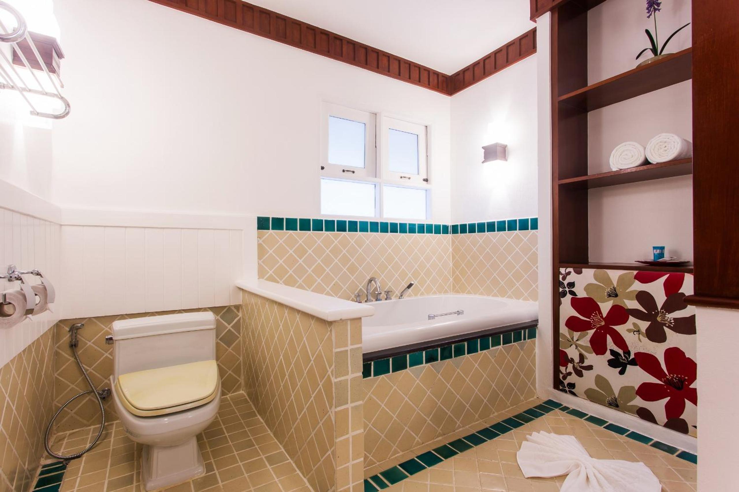 Deluxe Double or Twin Room with Pool Access - Photo 6