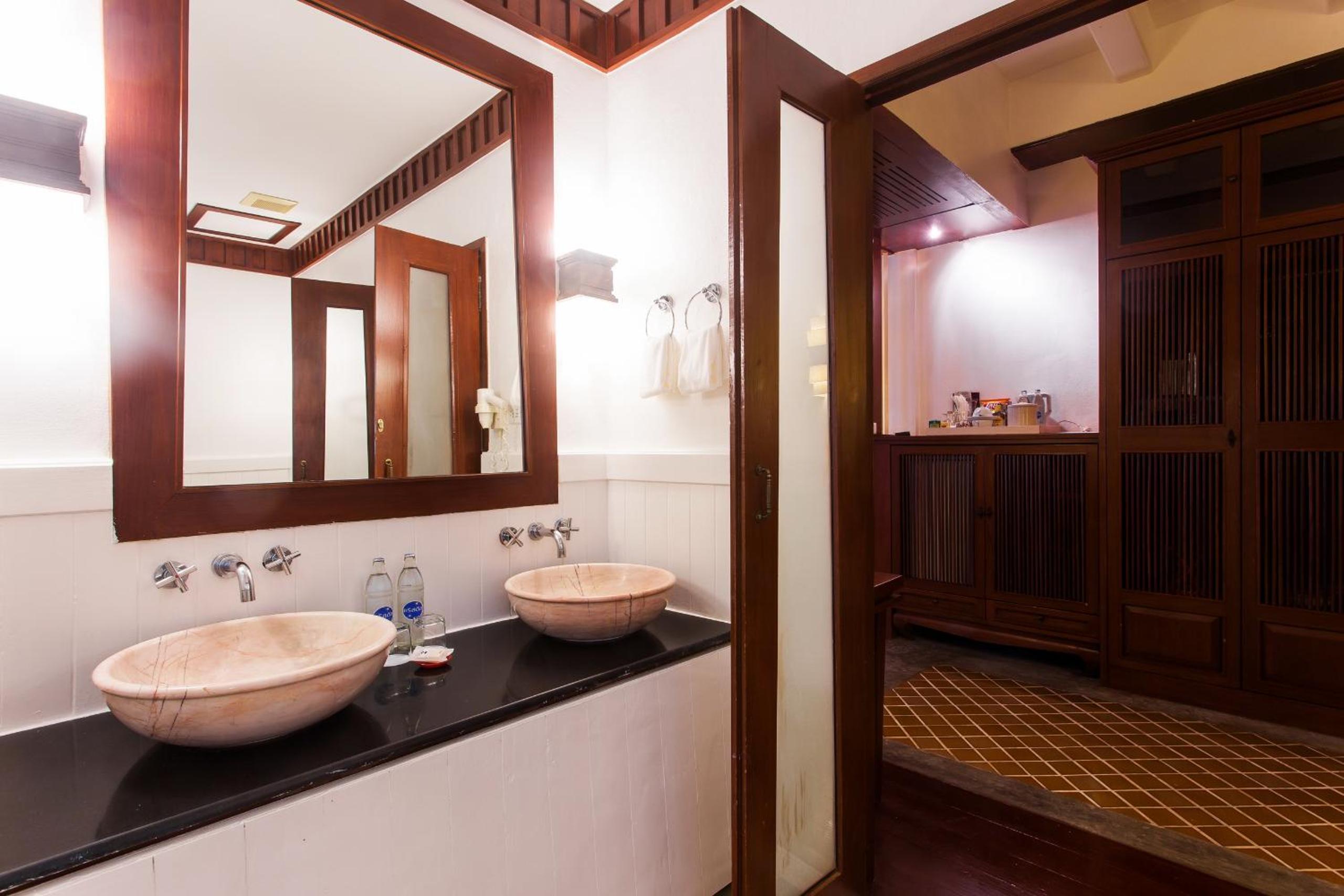 Deluxe Double or Twin Room with Pool Access - Photo 8