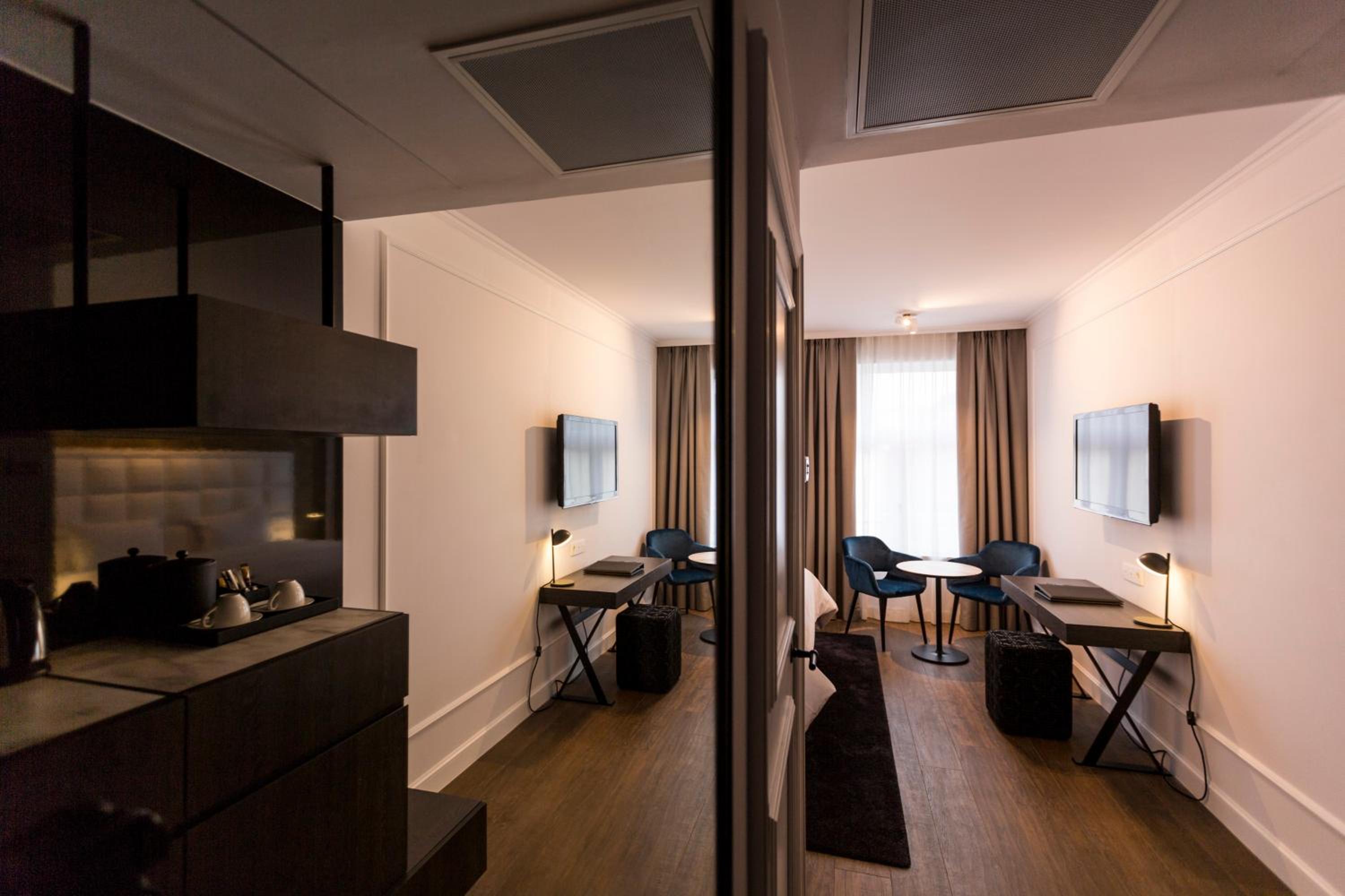 Deluxe Double Room with Garden View - Photo 11