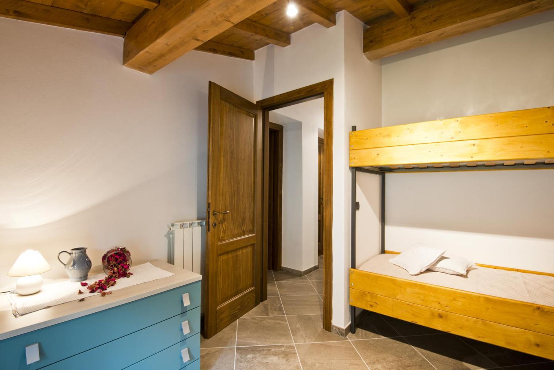Twin Room with Shared Bathroom photo 1