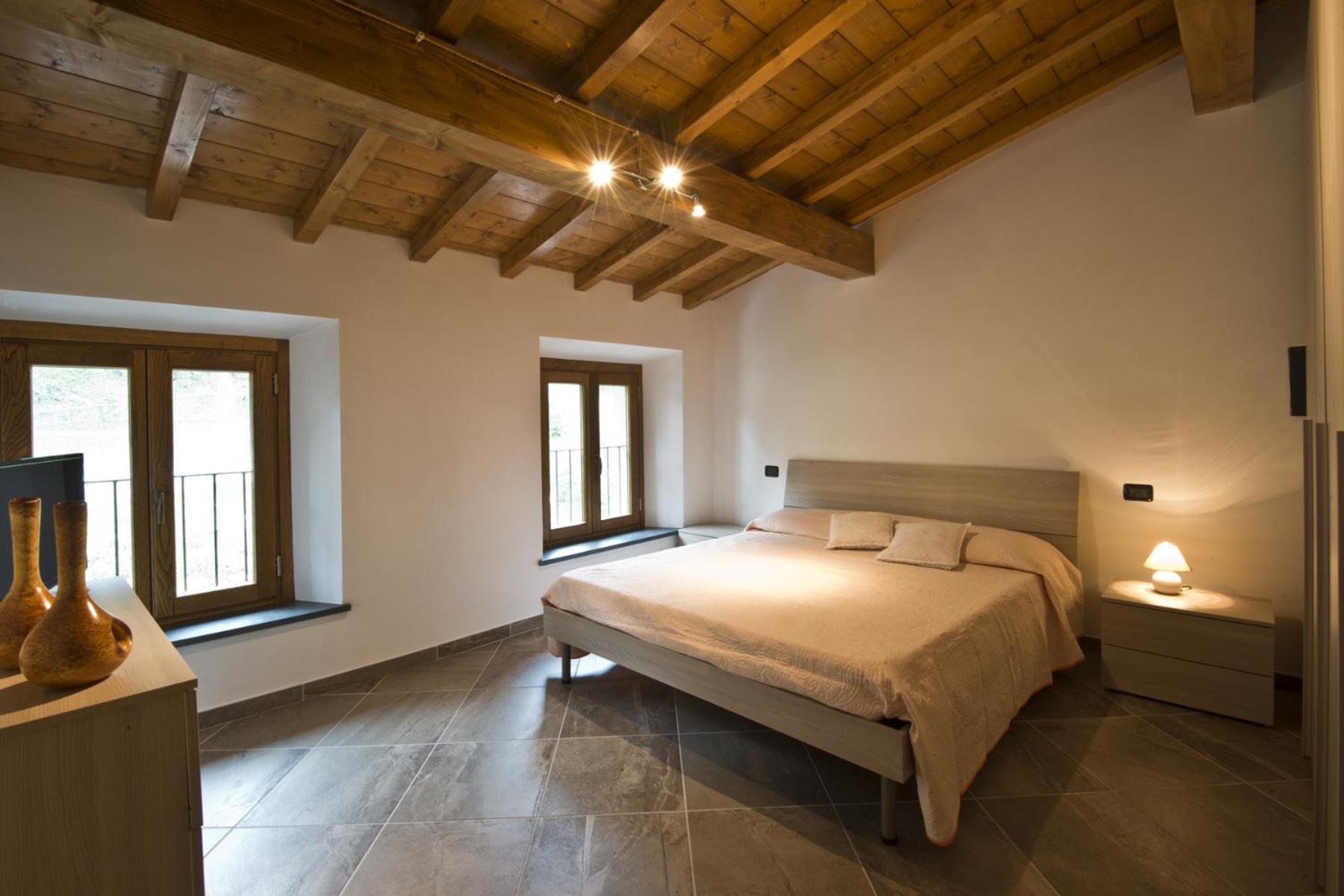 Double Room with Shared Bathroom photo 1
