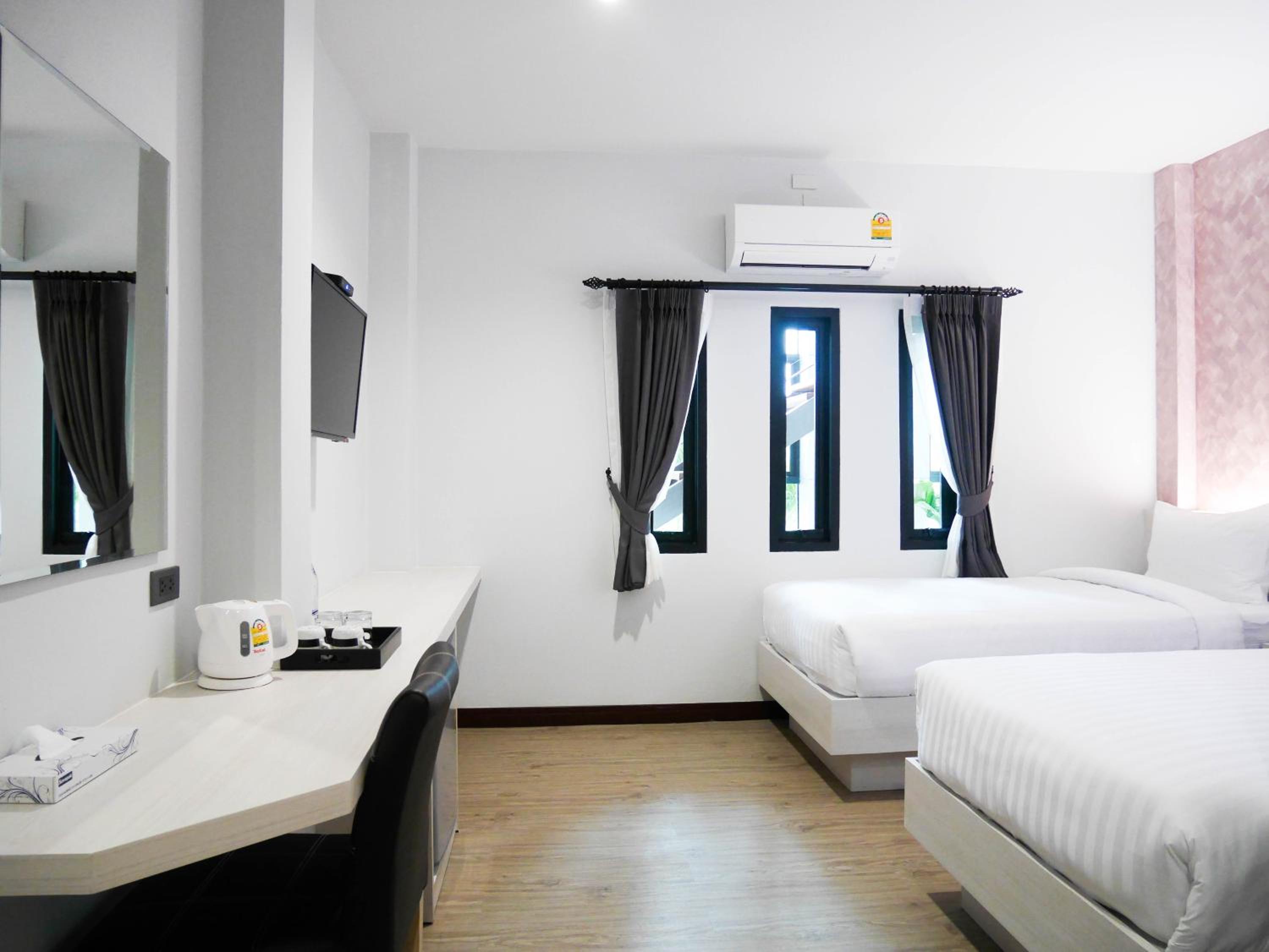 Standard Twin Room