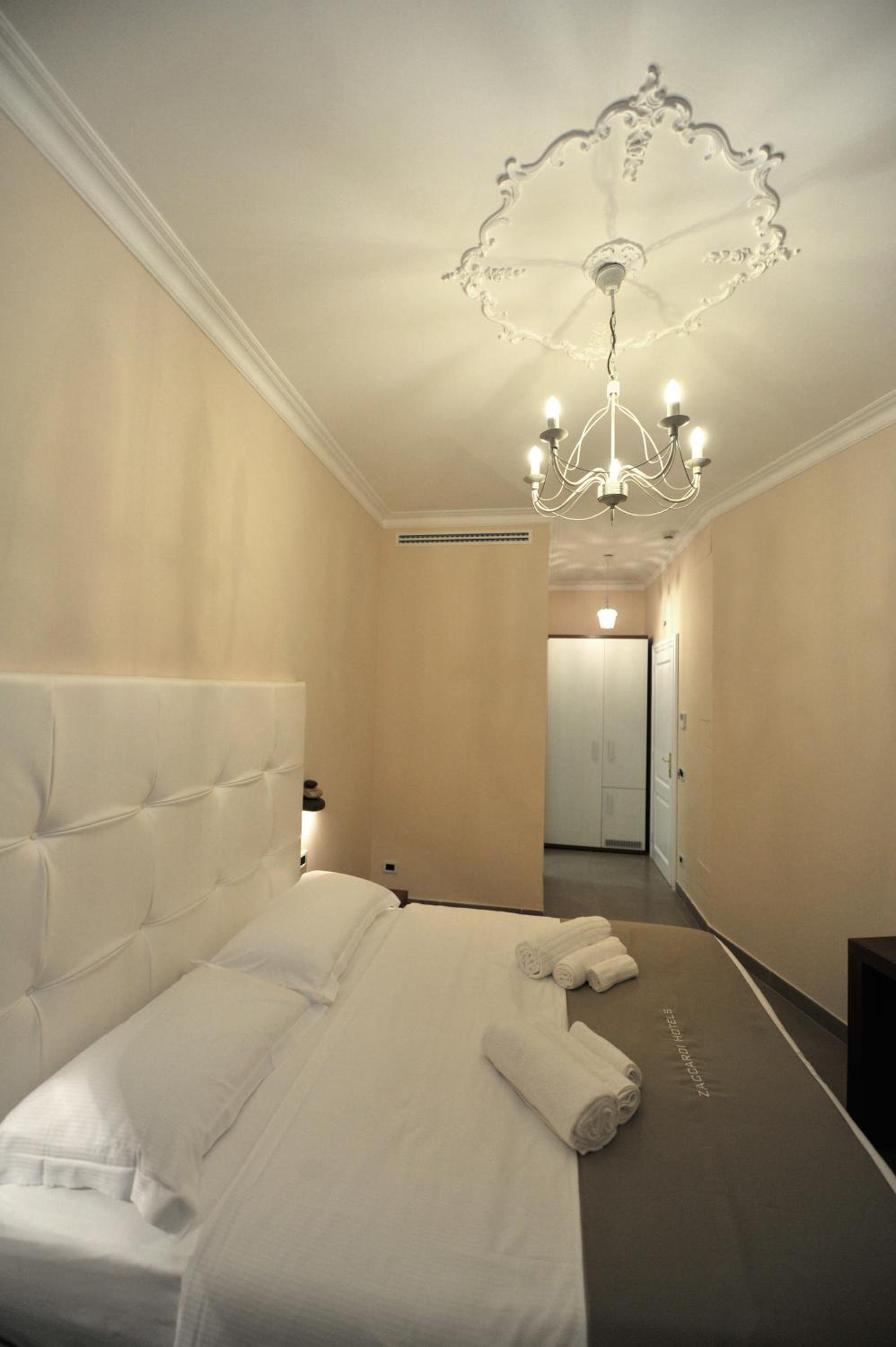 Standard Double or Twin Room thumbnail 5