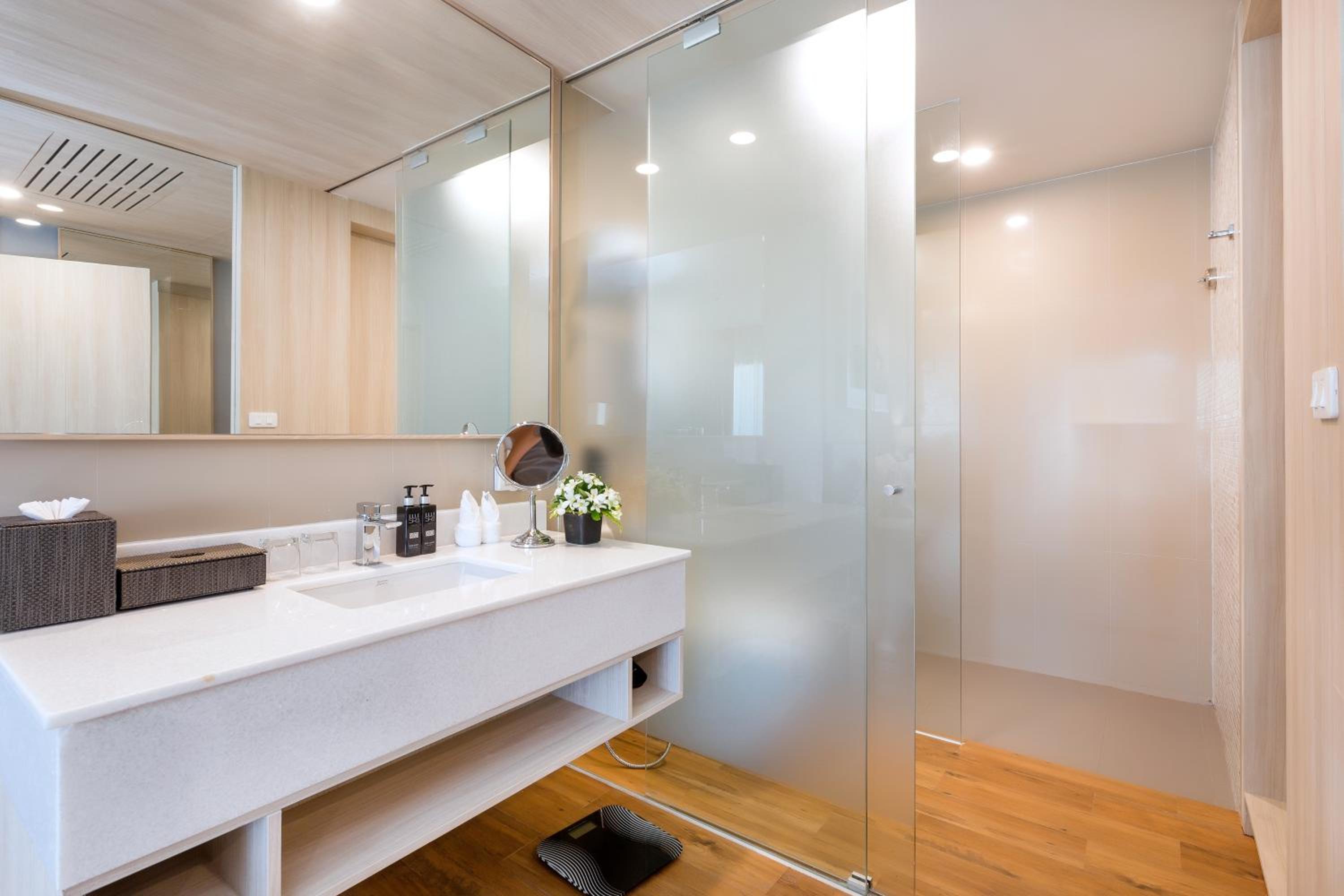 Deluxe Double or Twin Room with Pool View - Family Wing photo 3