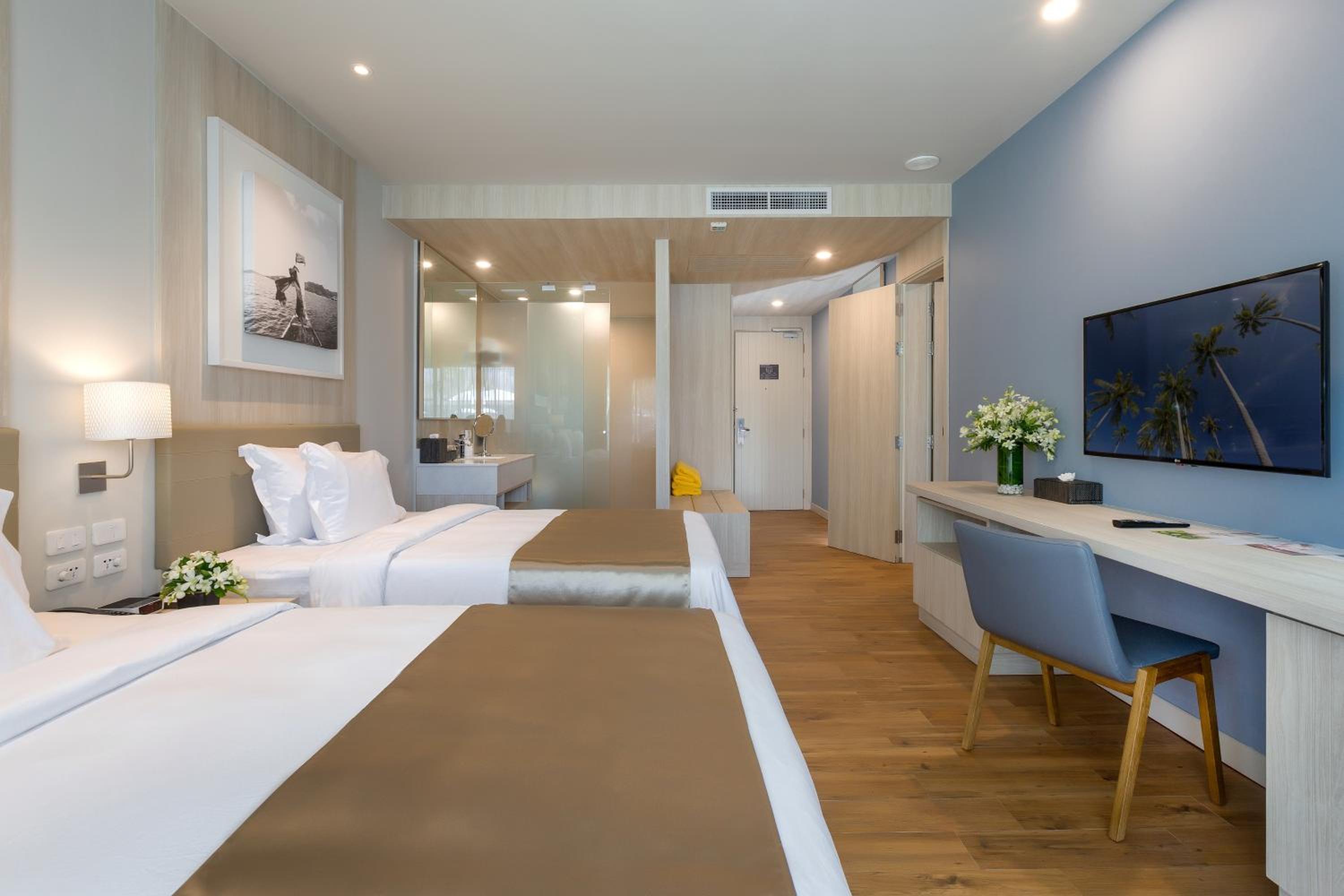 Deluxe Double or Twin Room with Pool View - Family Wing photo 2