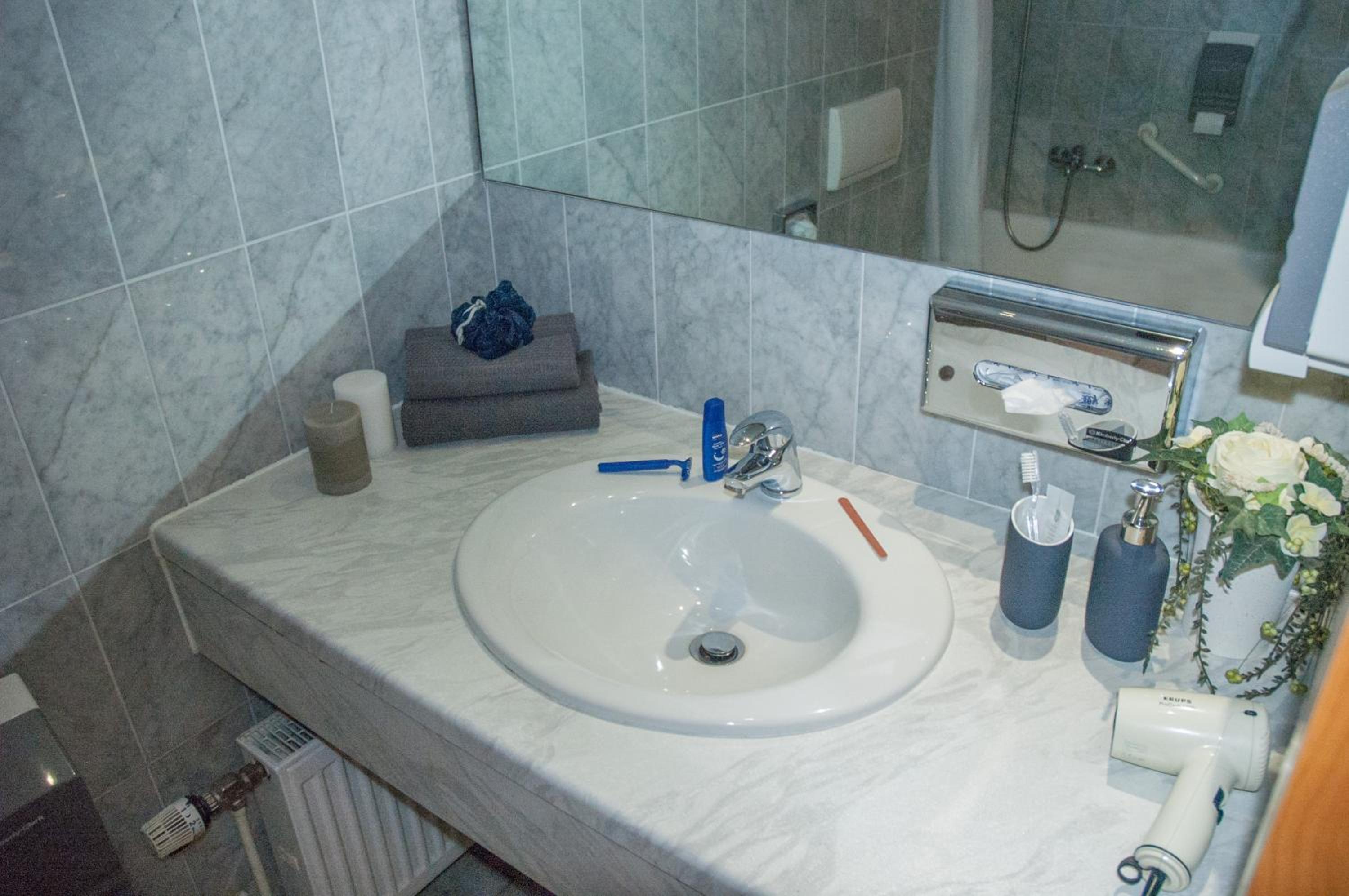 Standard Double Room - Photo 4