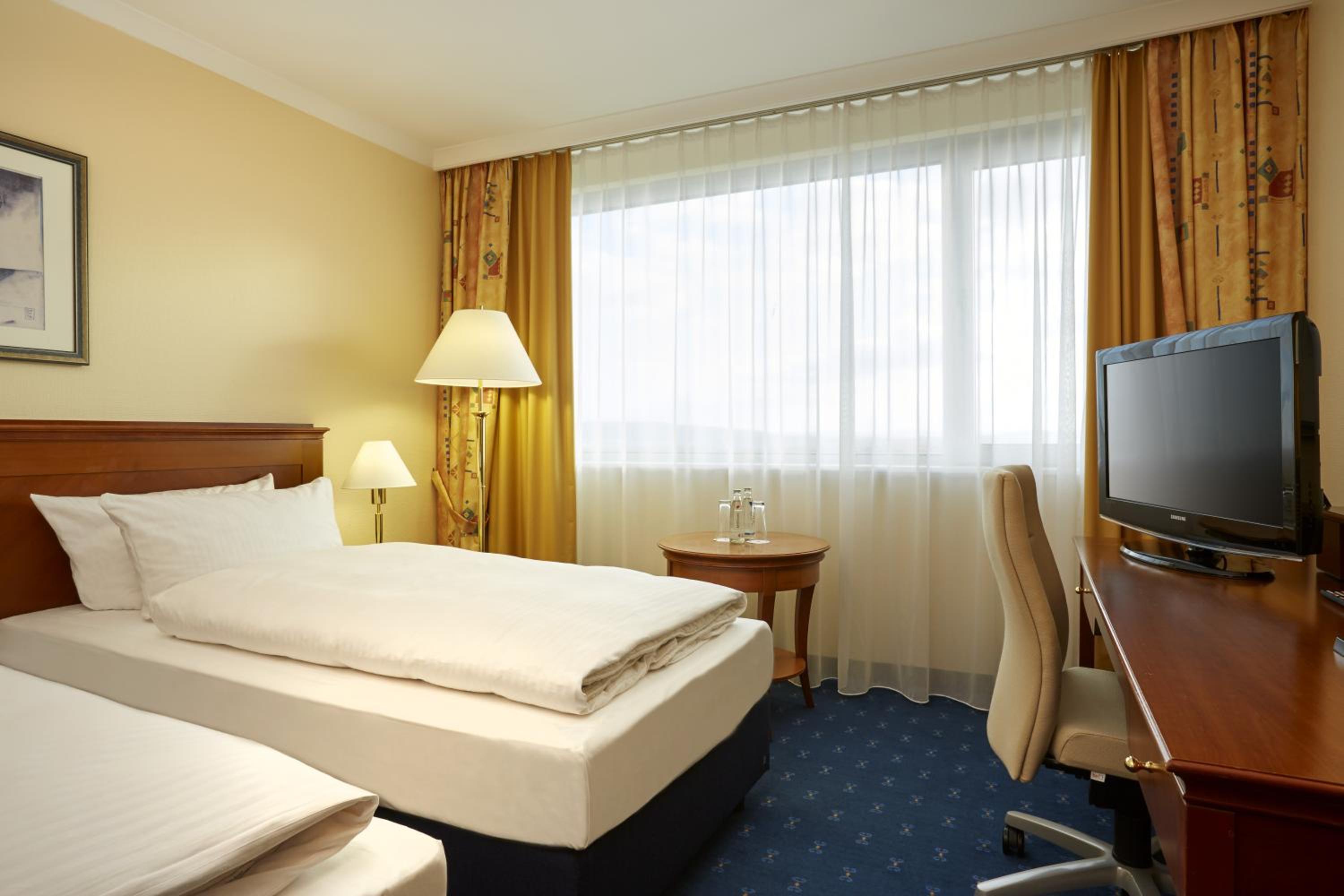Suite - Photo 11