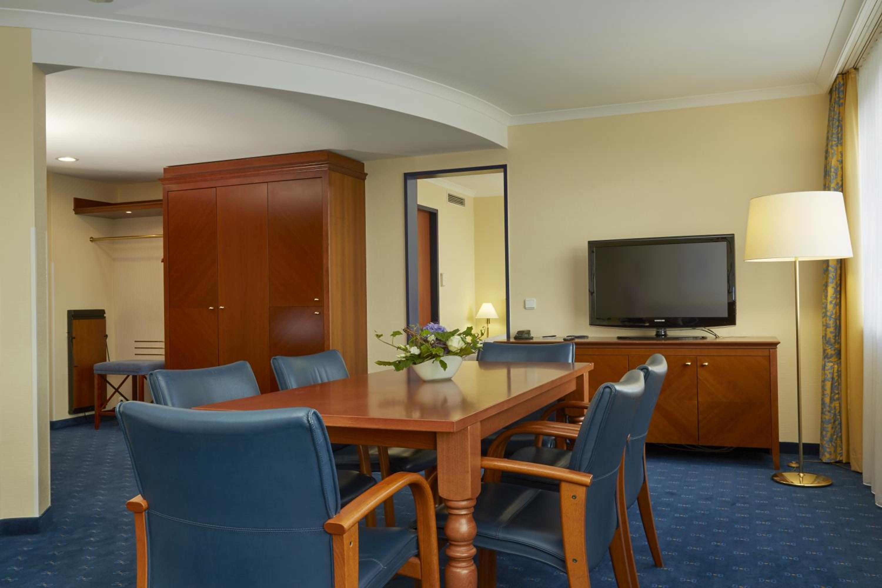 Suite - Photo 6