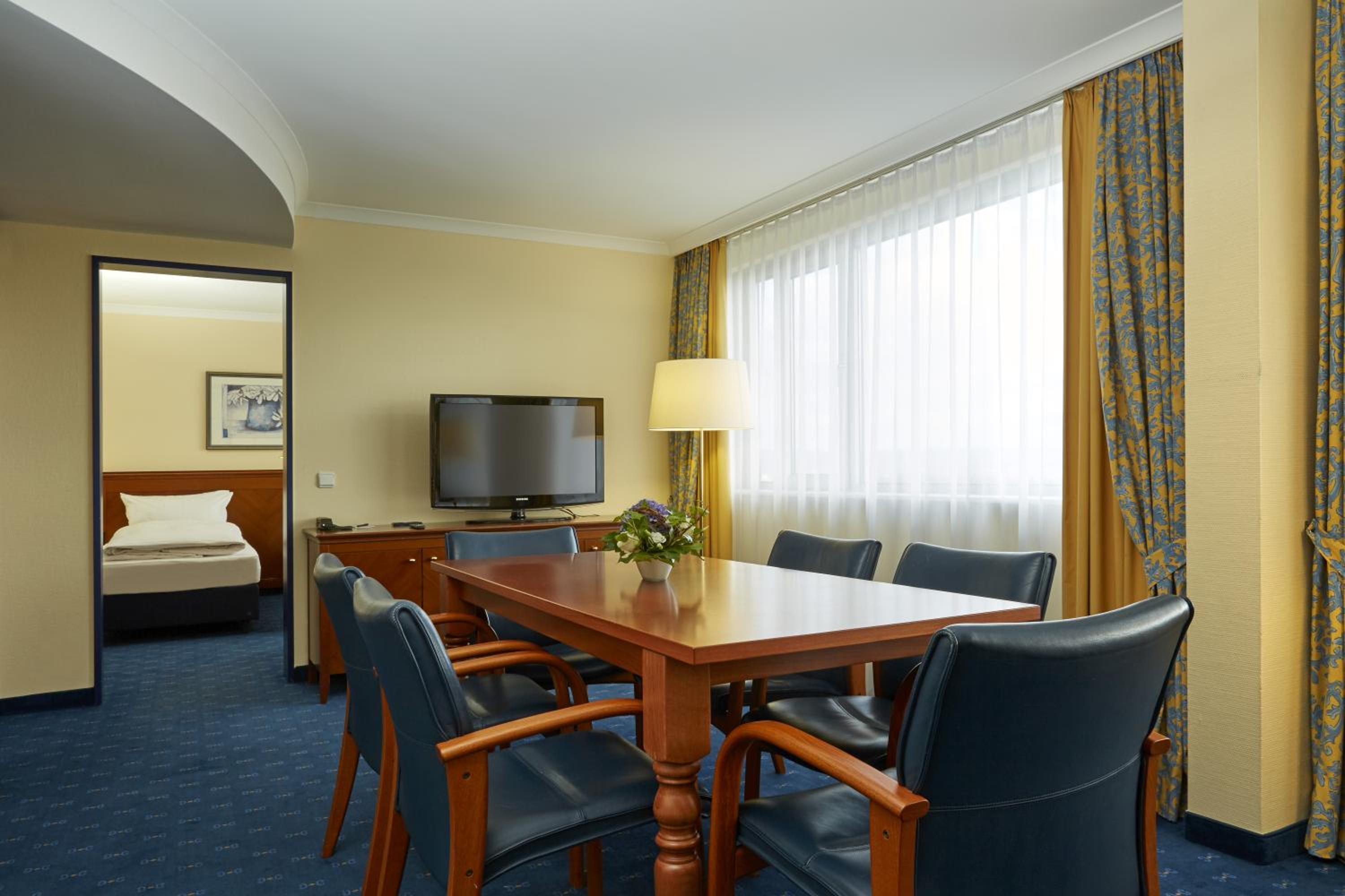 Suite - Photo 12