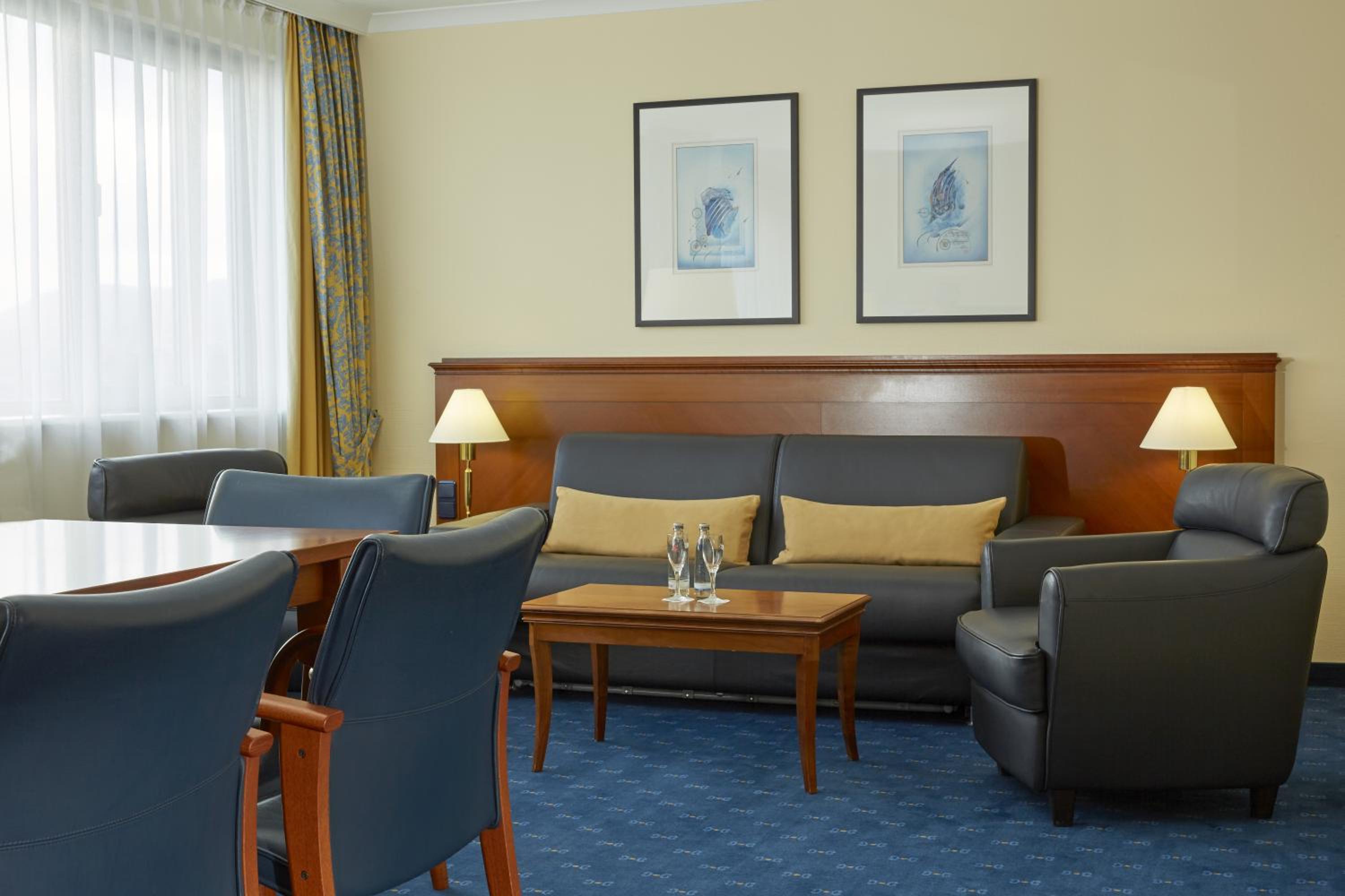 Suite - Photo 2