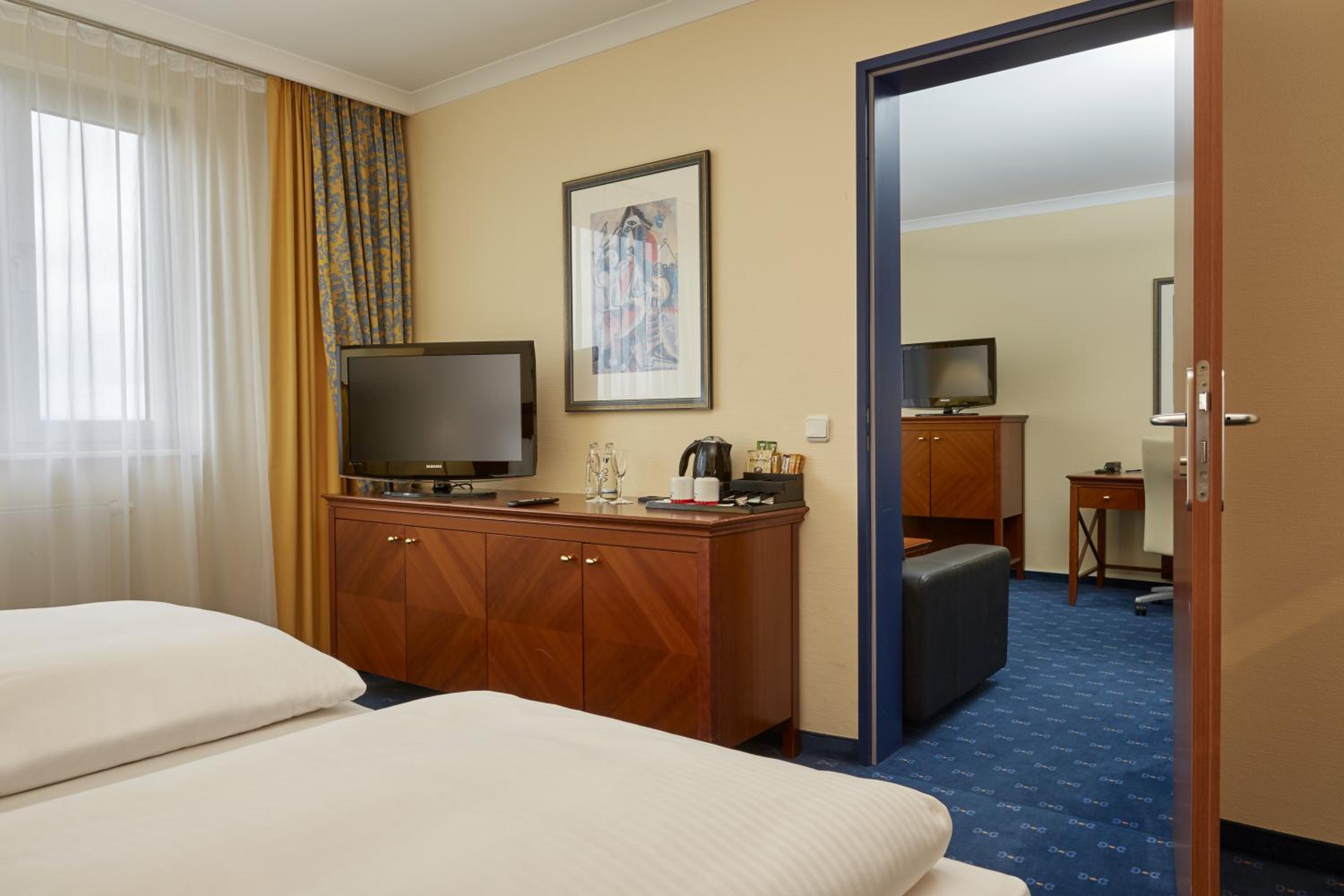 Deluxe Suite - Photo 10