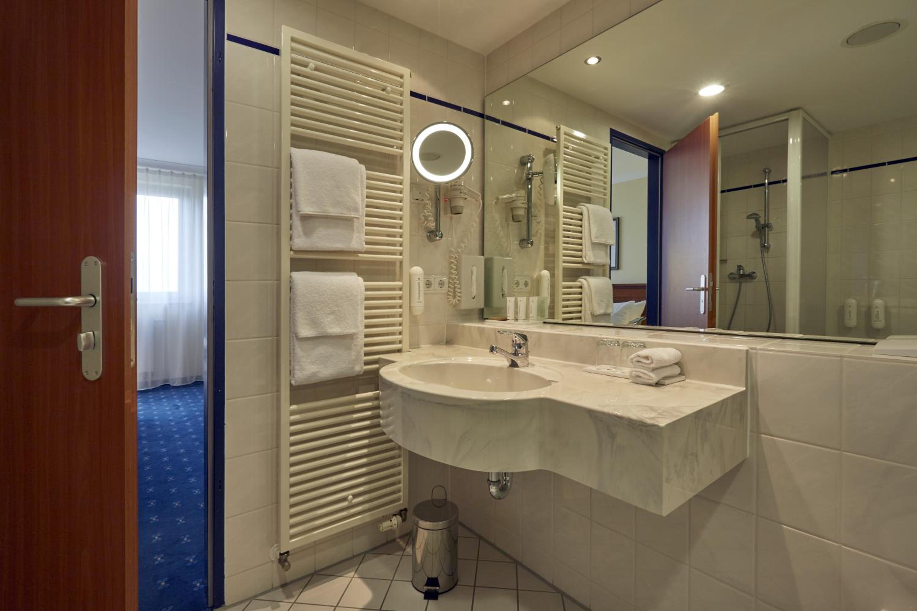 Deluxe Suite - Photo 7