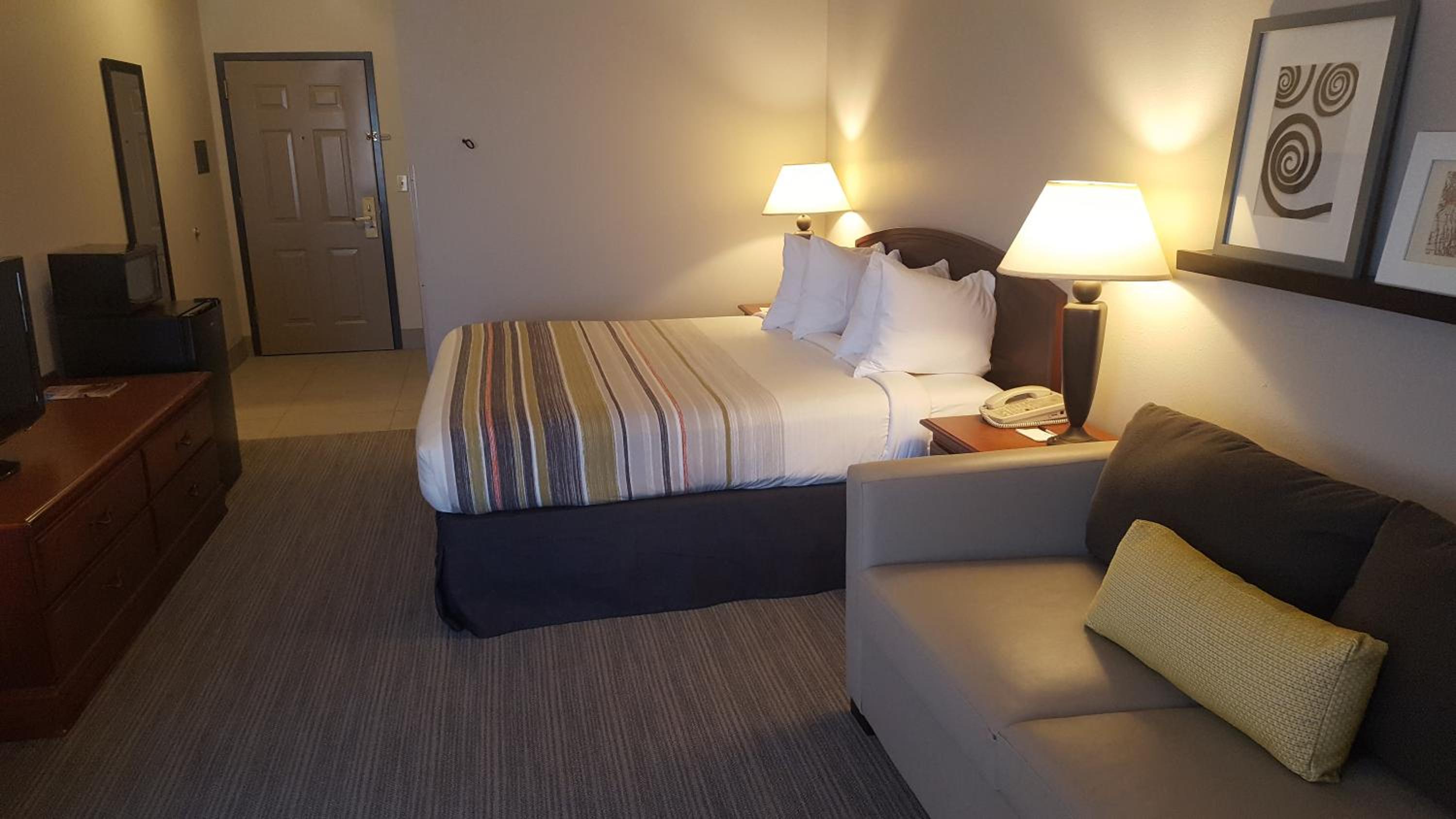 King Suite - Non-Smoking - Photo 1
