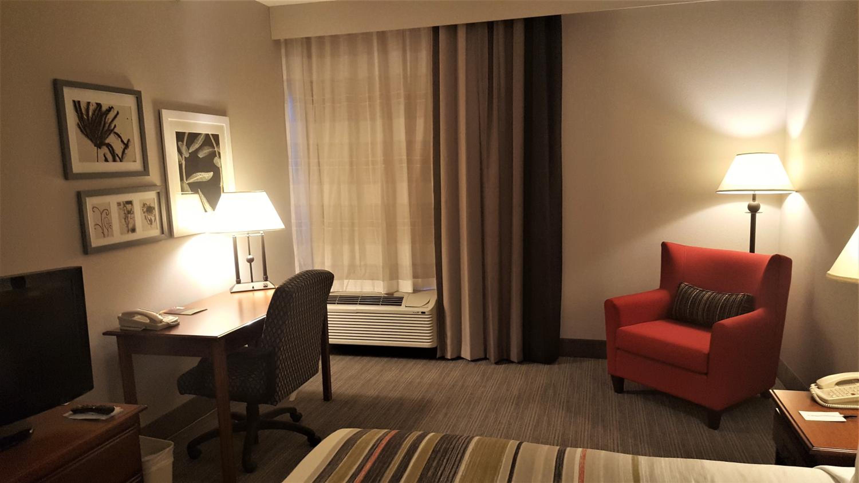 King Room - Non-Smoking - Photo 3