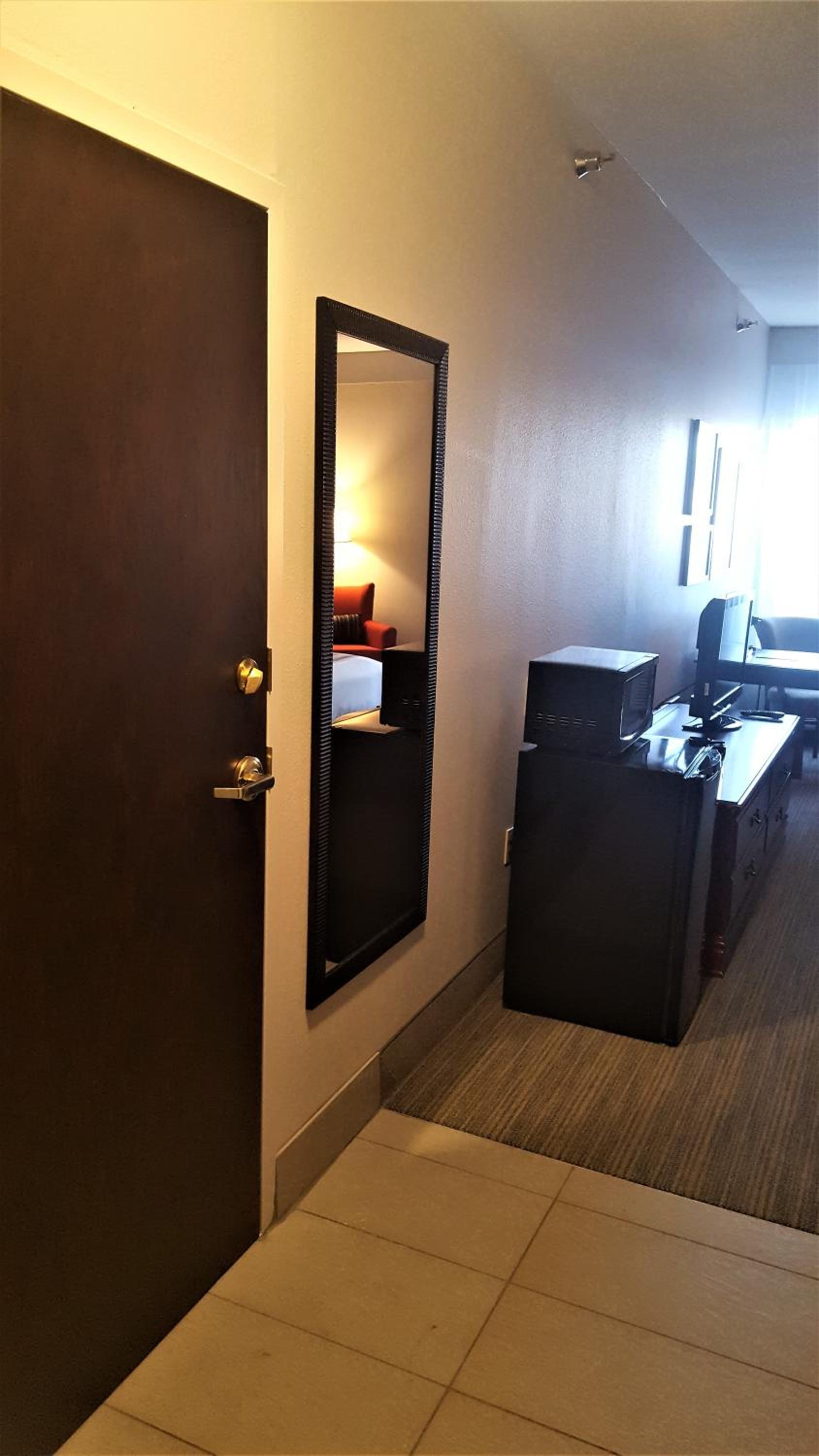 King Room - Disability Access/Non-Smoking - Photo 3