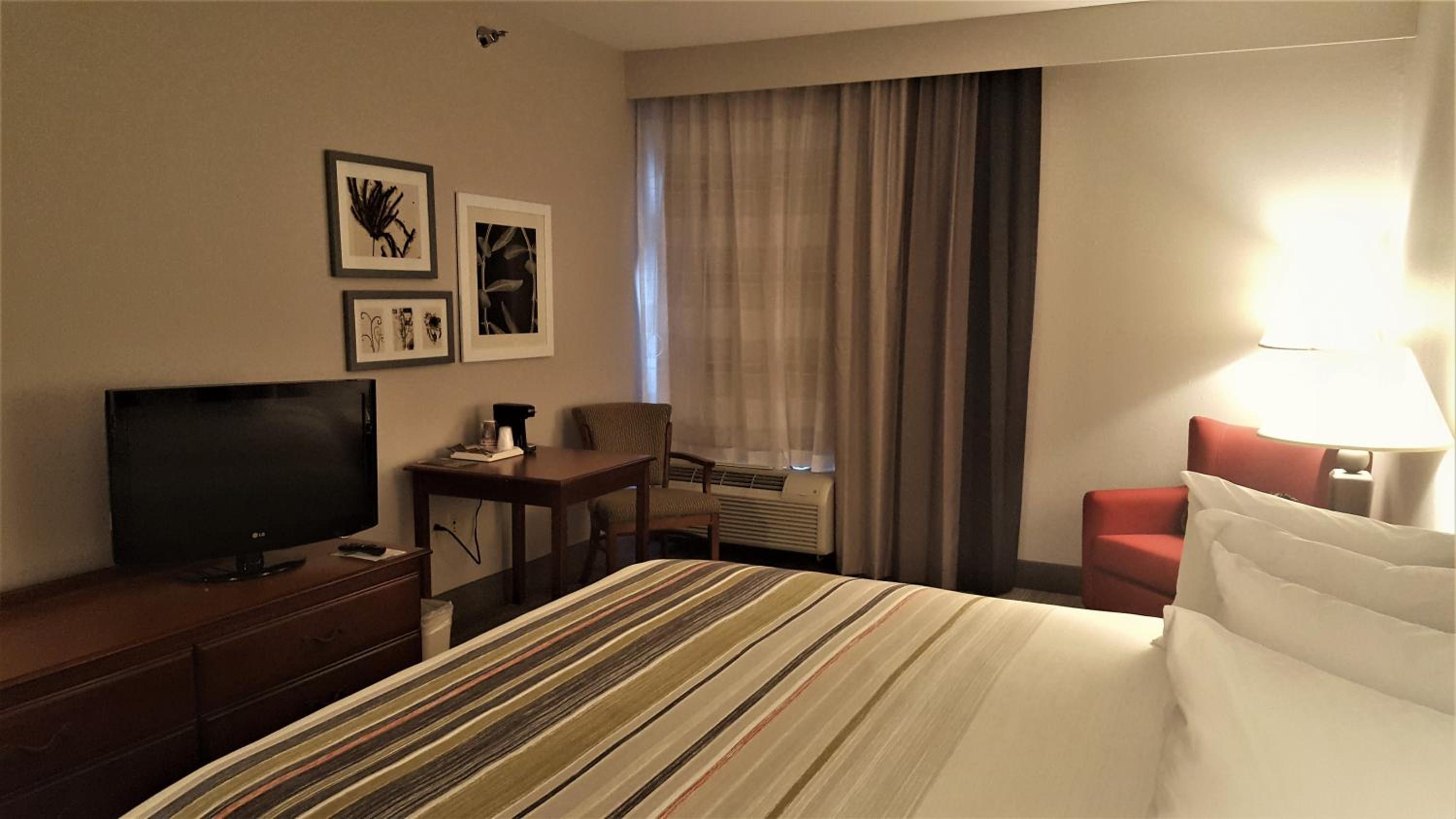 King Room - Non-Smoking - Photo 1
