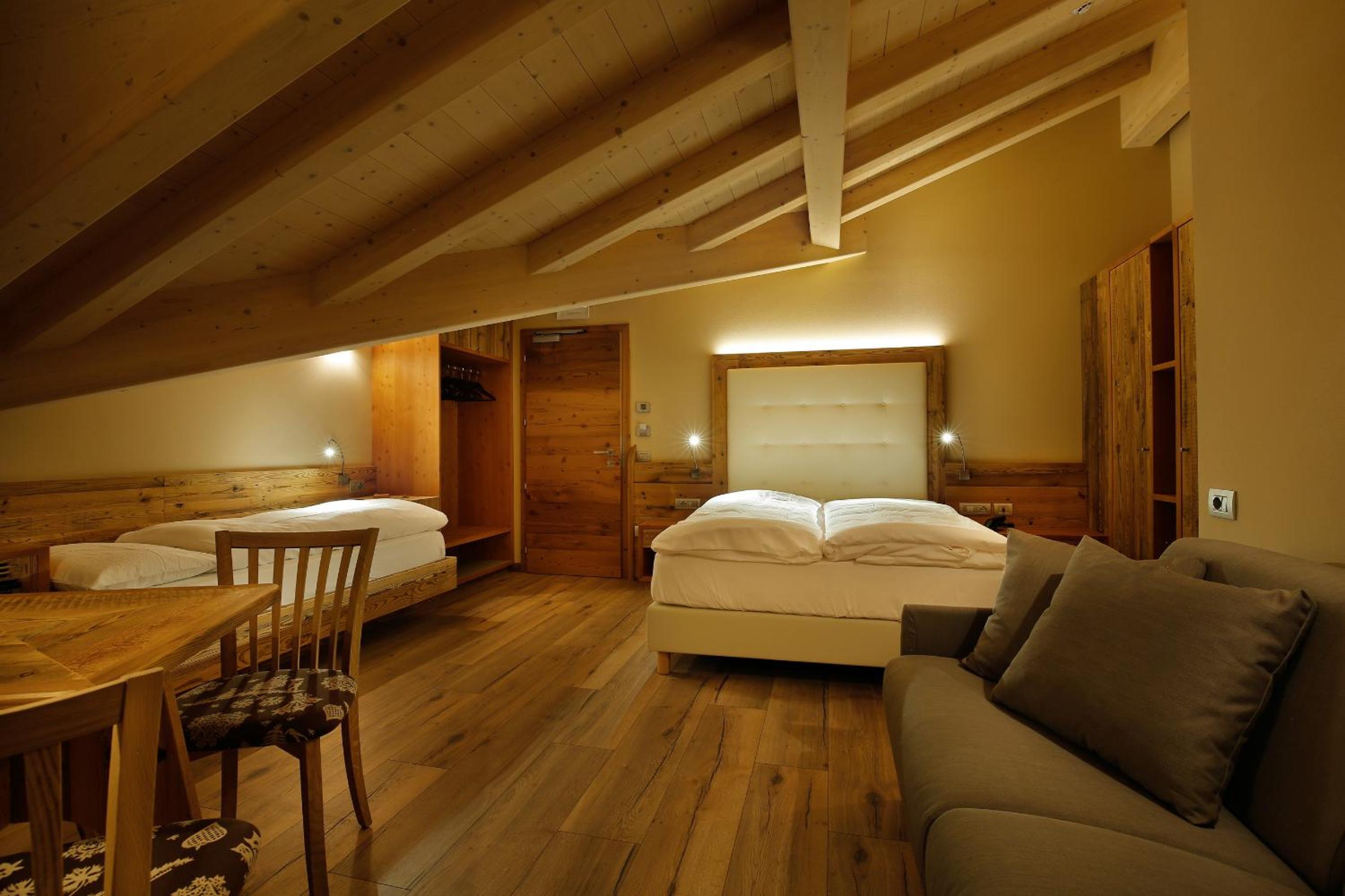 Double Room with Extra Bed photo 3