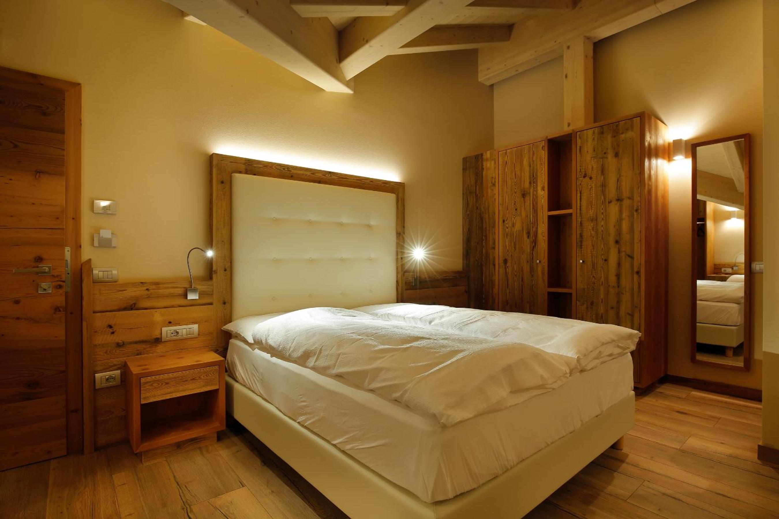 Double Room with Extra Bed photo 2