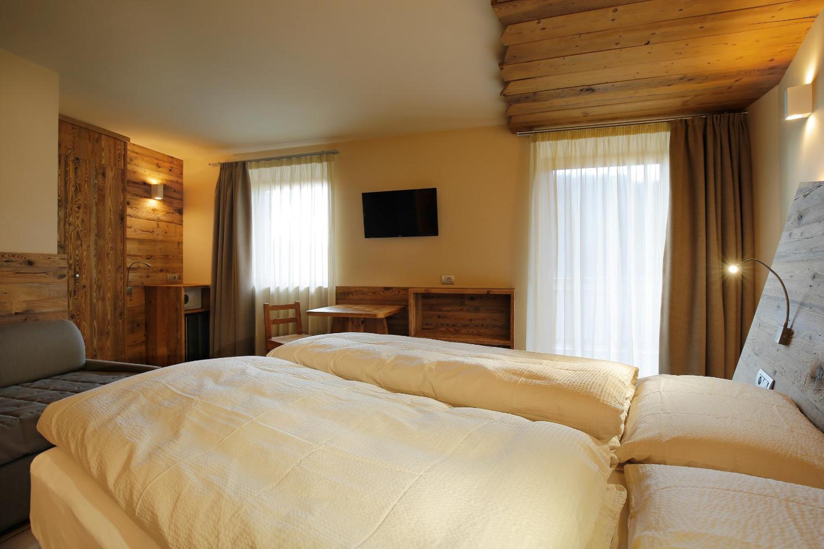 Double Room With Extra Bed photo 2